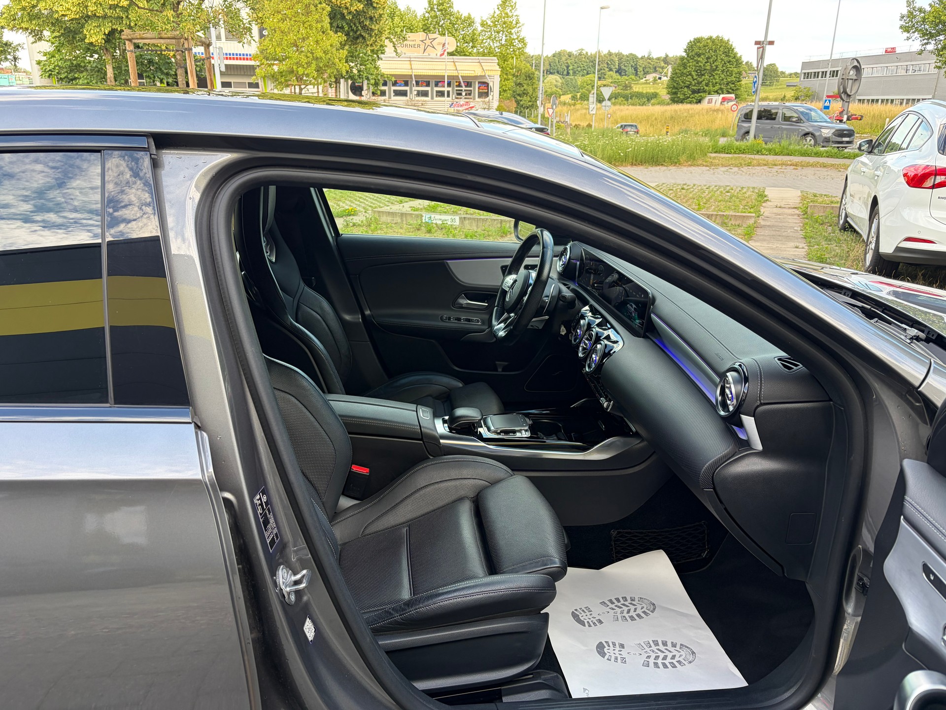MERCEDES-BENZ A 35 AMG 4Matic Speedshift-image-10