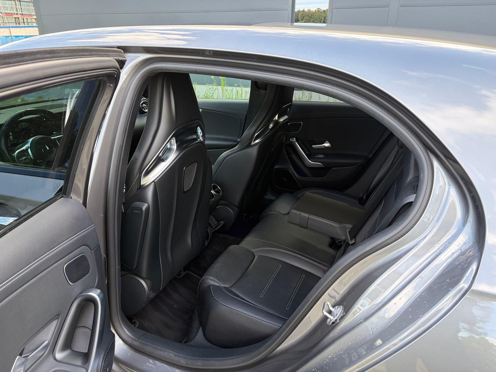MERCEDES-BENZ A 35 AMG 4Matic Speedshift-image-9