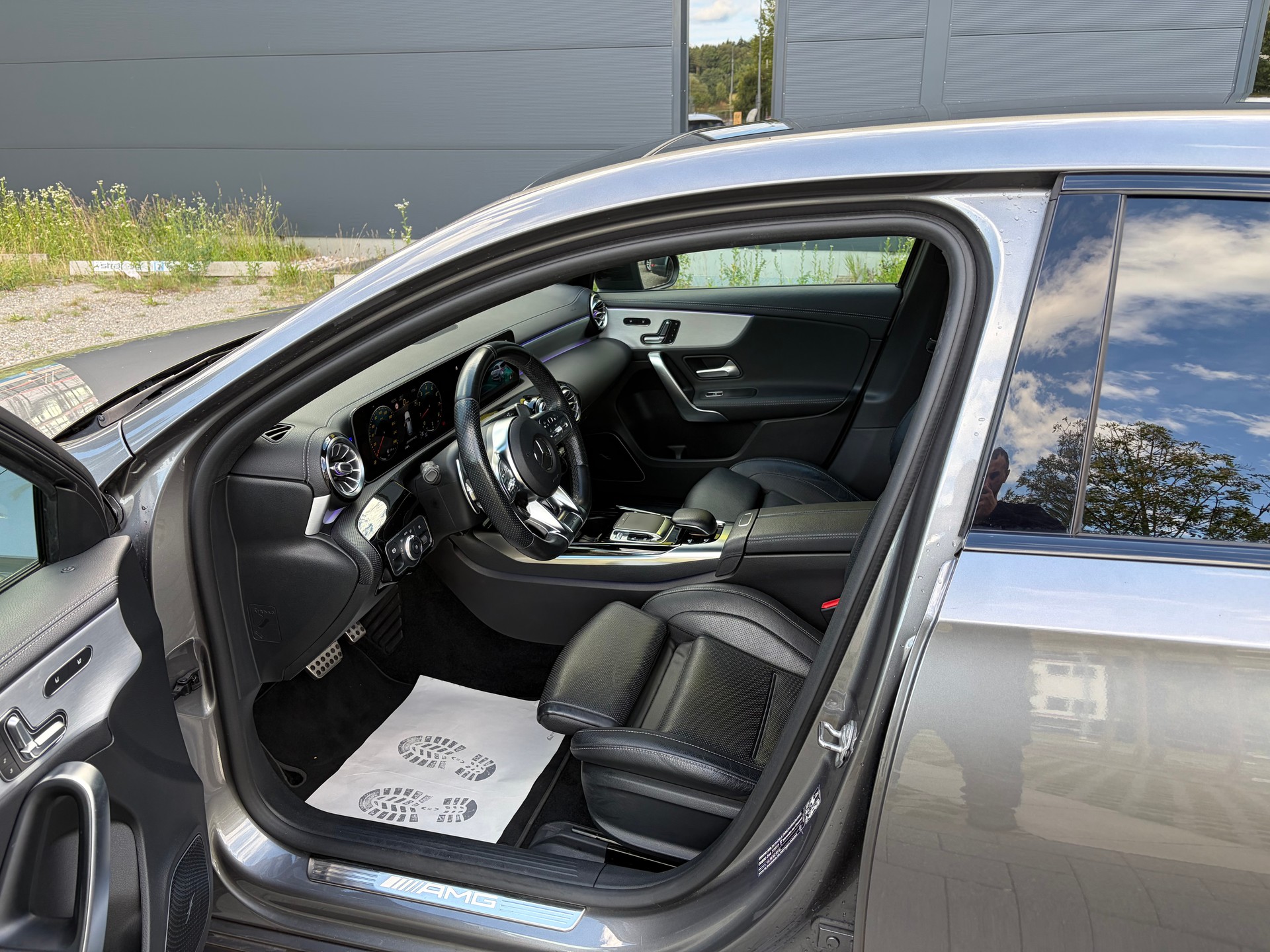 MERCEDES-BENZ A 35 AMG 4Matic Speedshift-image-8