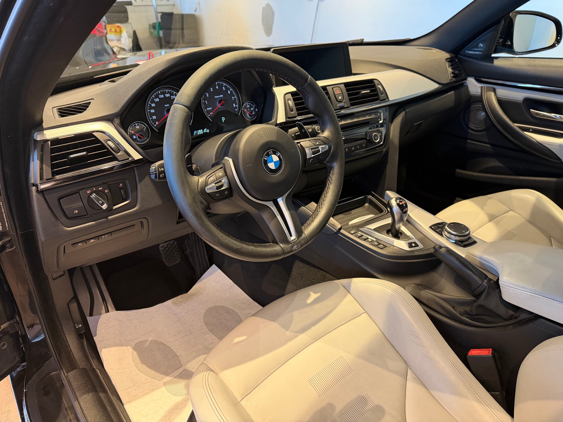 BMW M4 Coupé-image-12