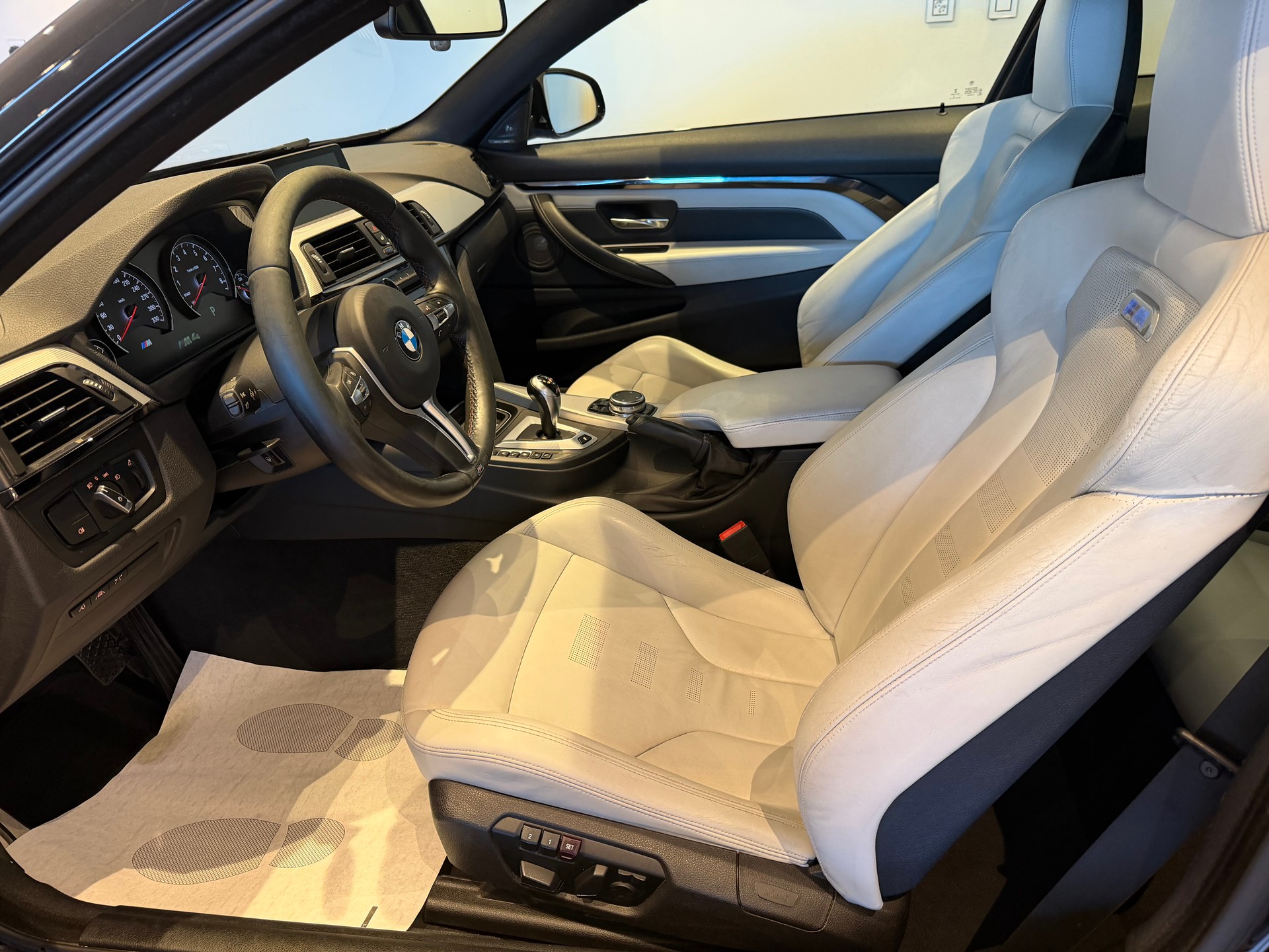 BMW M4 Coupé-image-11