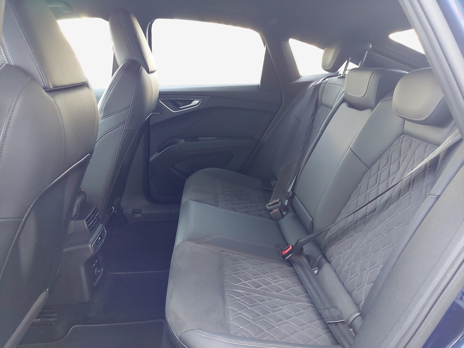 AUDI Q4 Sportback e-tron 50 quattro-image-12