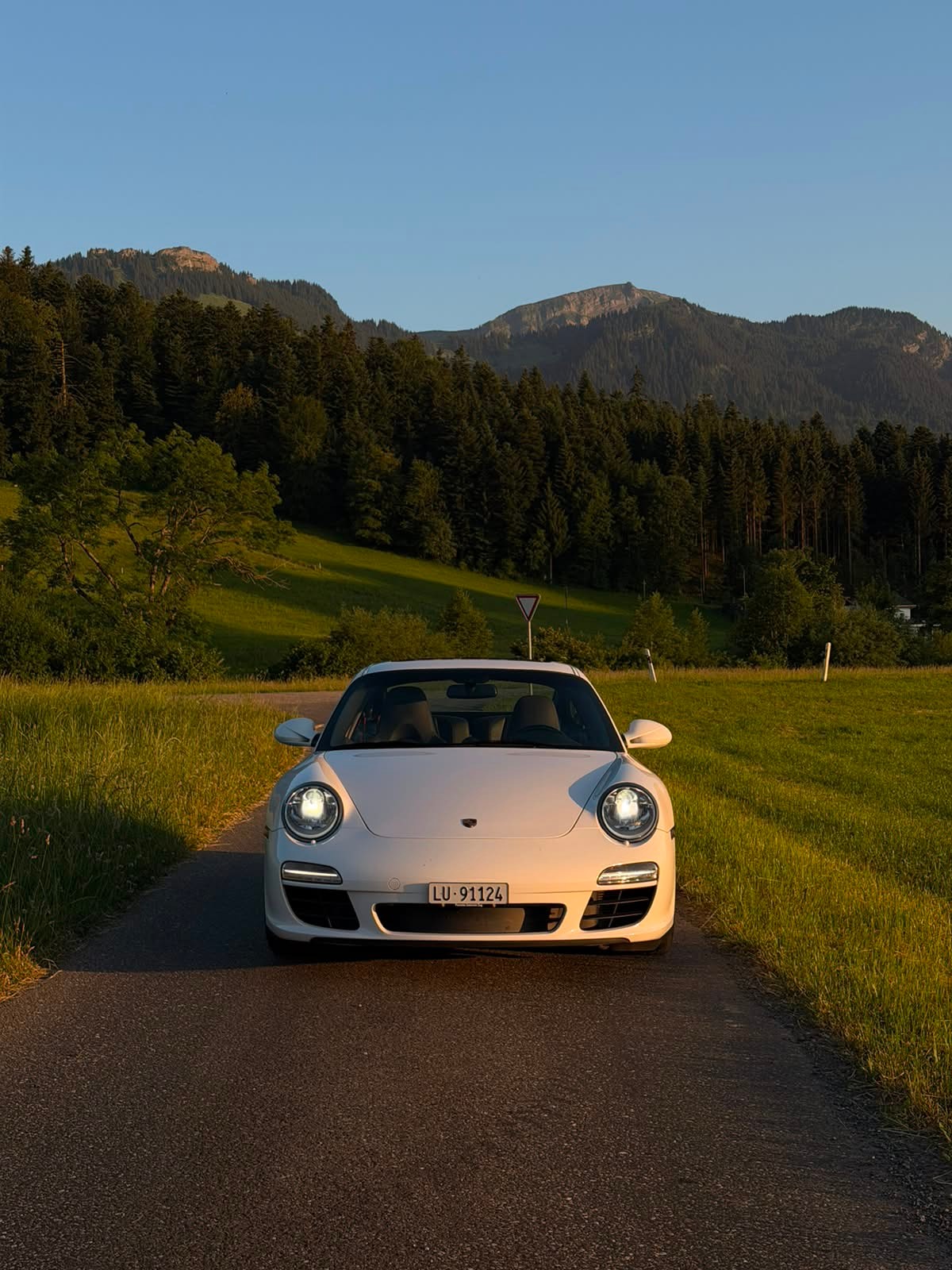 PORSCHE 911 Carrera 997.2-image-1