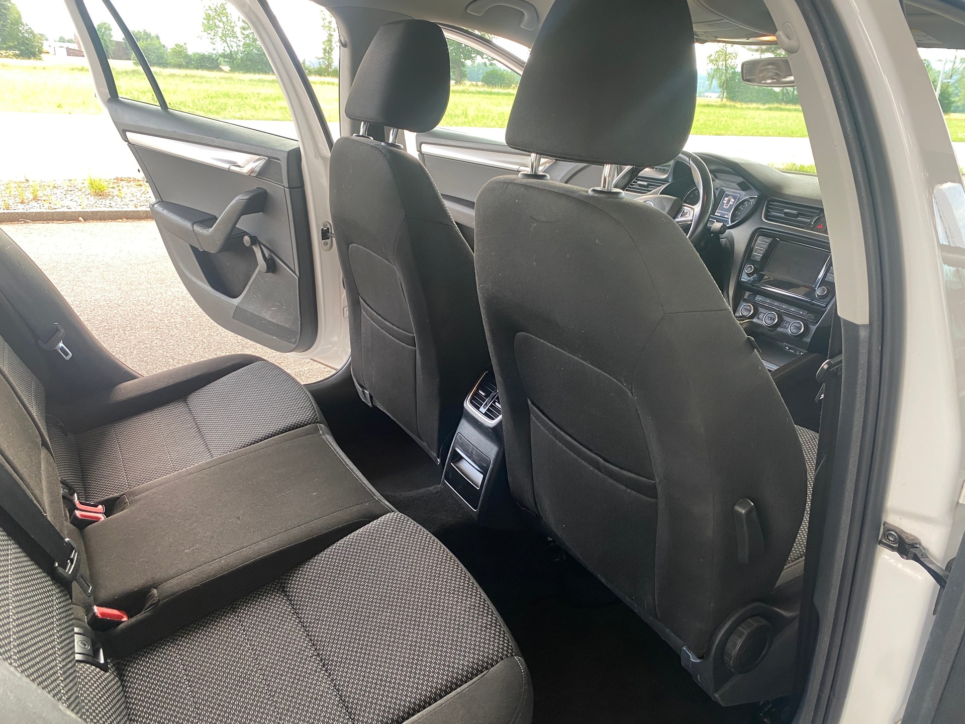 SKODA Octavia Combi 1.6 TDI Ambition DSG-image-7
