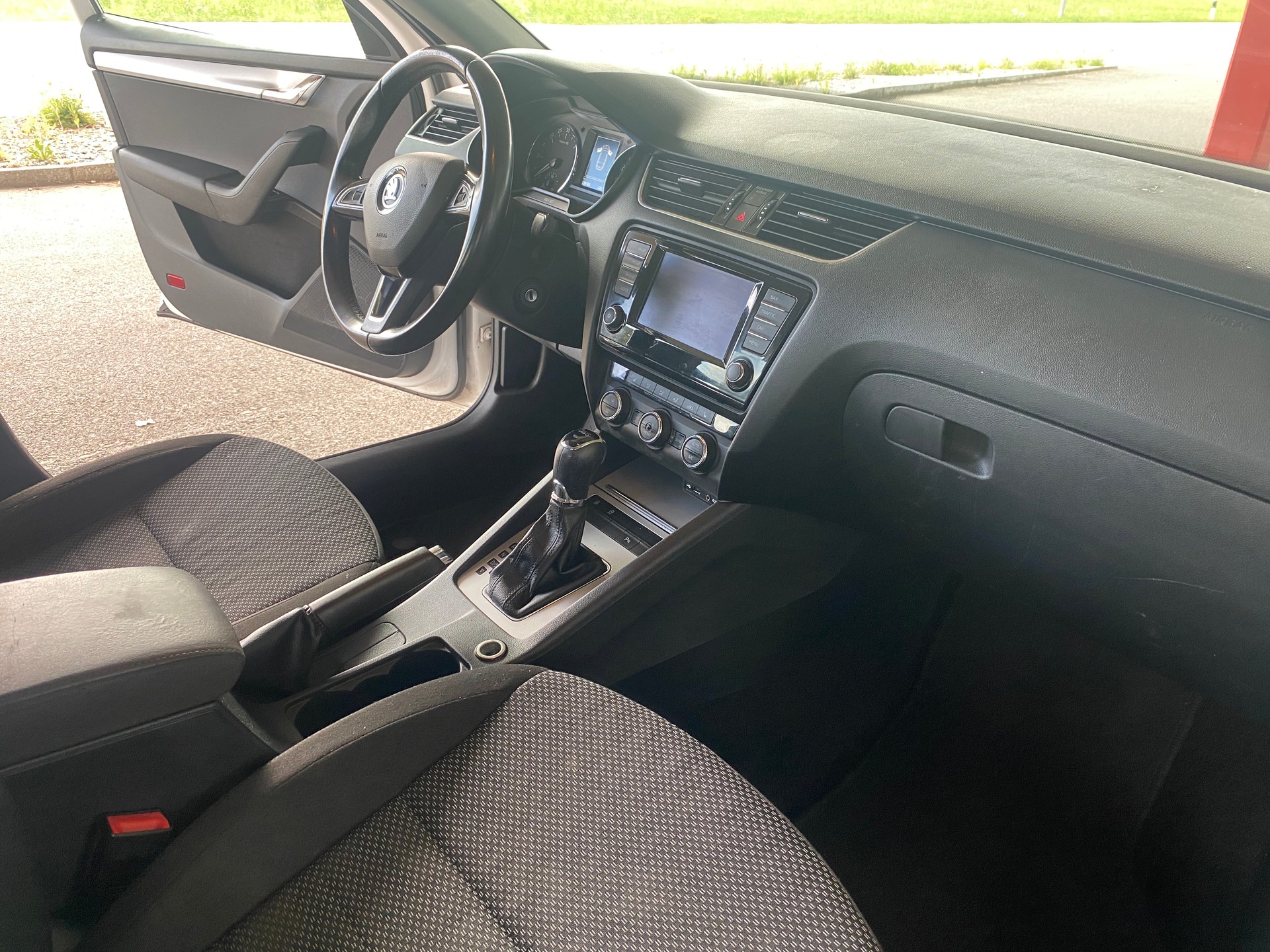 SKODA Octavia Combi 1.6 TDI Ambition DSG-image-5