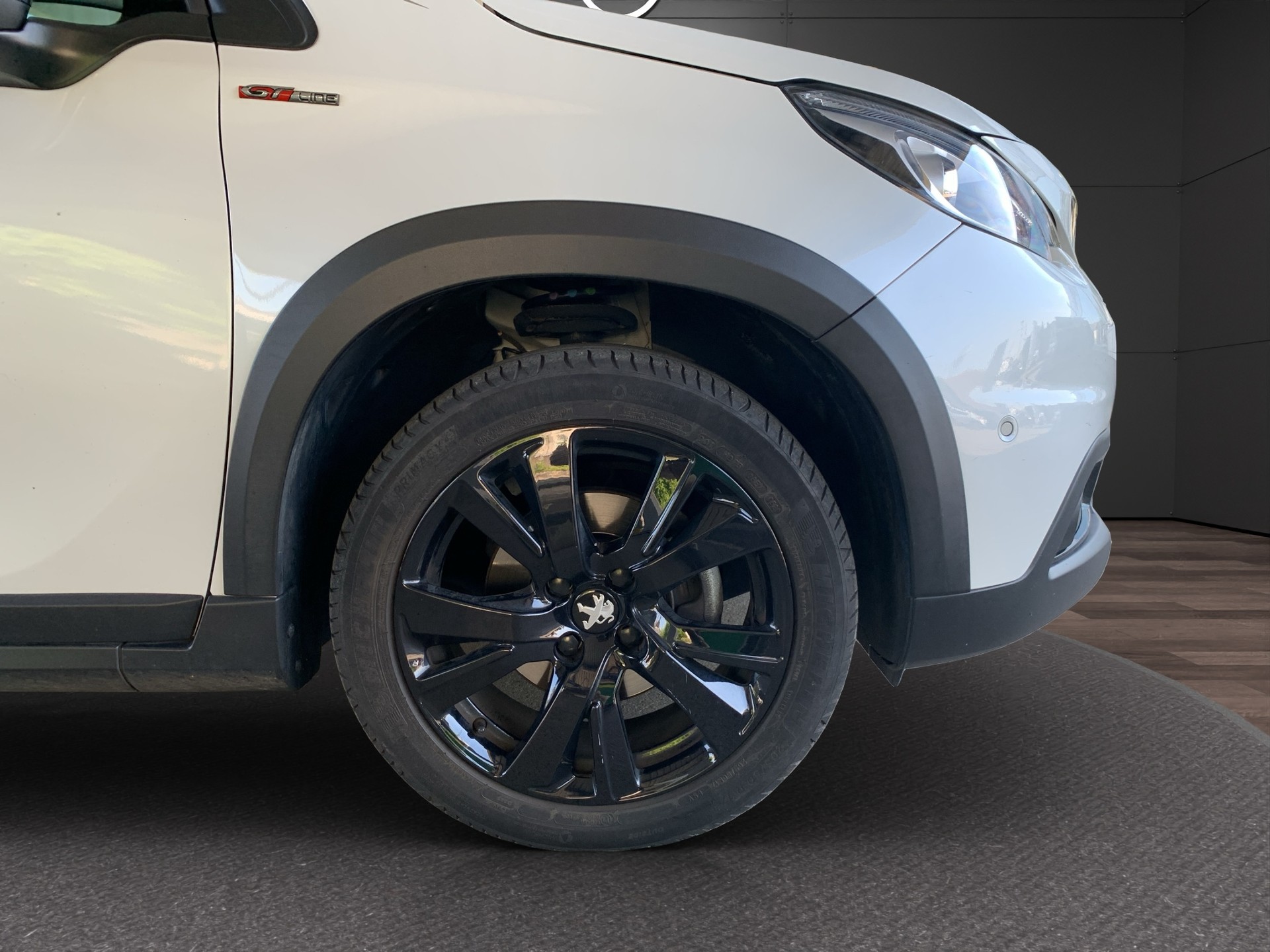 PEUGEOT 2008 1.2 PureTech 110 GT Line S/S-image-4