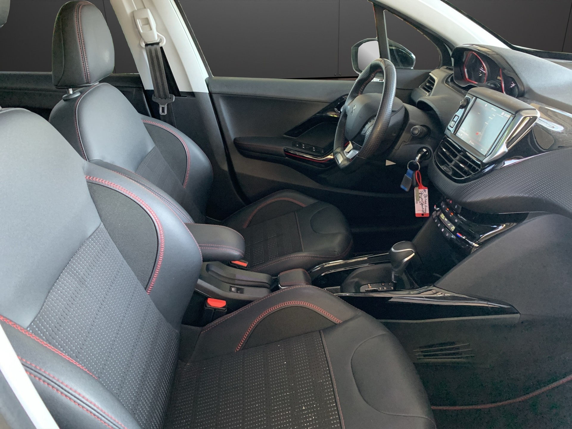 PEUGEOT 2008 1.2 PureTech 110 GT Line S/S-image-13