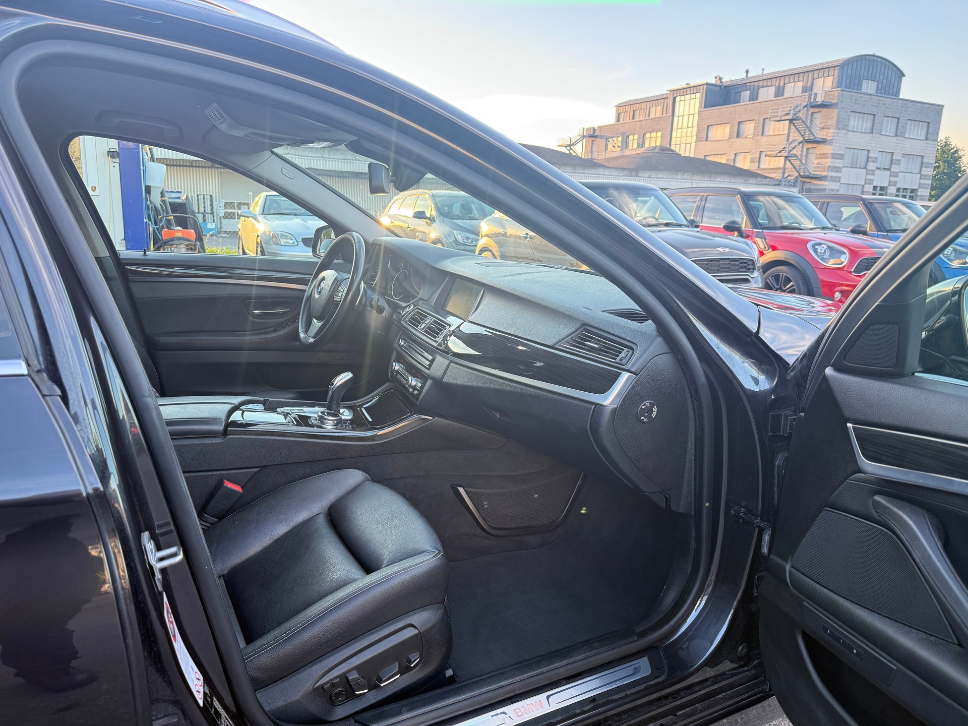 BMW 530d Touring xDrive Luxury Line Steptronic / Frisch ab MFK / Keyless Go / Head-Up Display / 360° Kamera / HiFi / Facelift-image-7