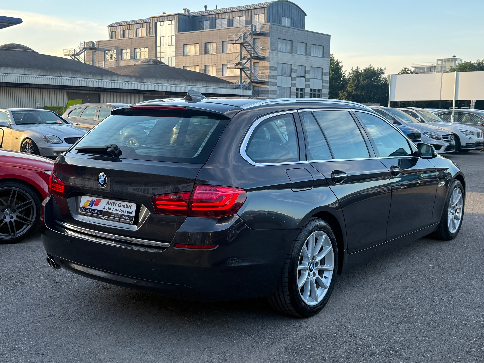 BMW 530d Touring xDrive Luxury Line Steptronic / Frisch ab MFK / Keyless Go / Head-Up Display / 360° Kamera / HiFi / Facelift-image-3