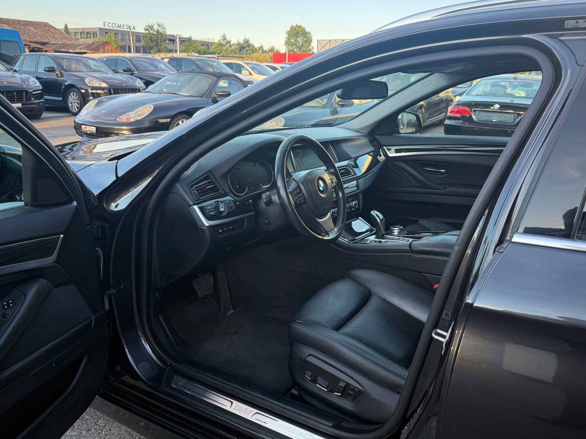 BMW 530d Touring xDrive Luxury Line Steptronic / Frisch ab MFK / Keyless Go / Head-Up Display / 360° Kamera / HiFi / Facelift-image-10