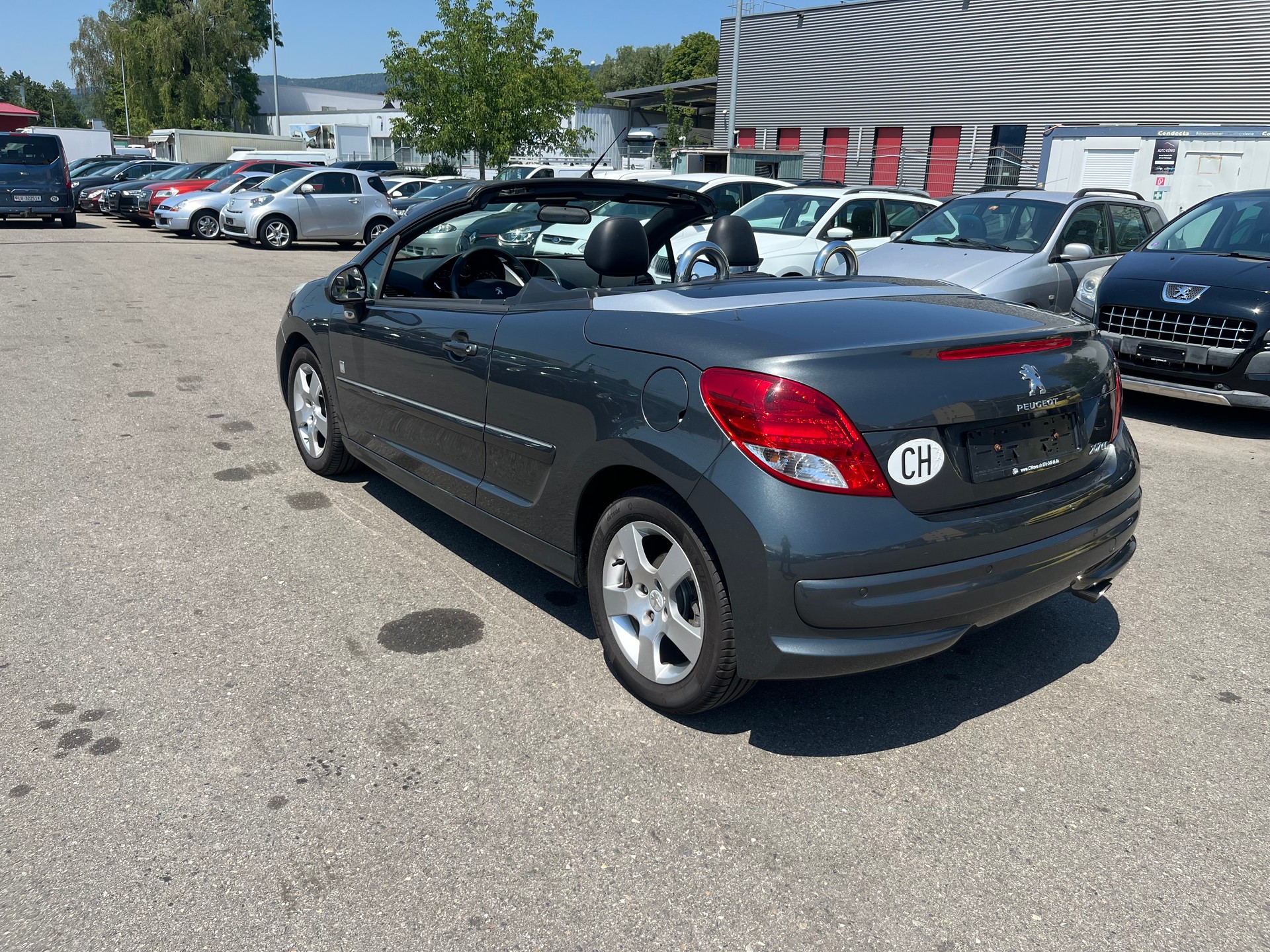 PEUGEOT 207 CC 1.6 16V Turbo Swiss Edition-image-6