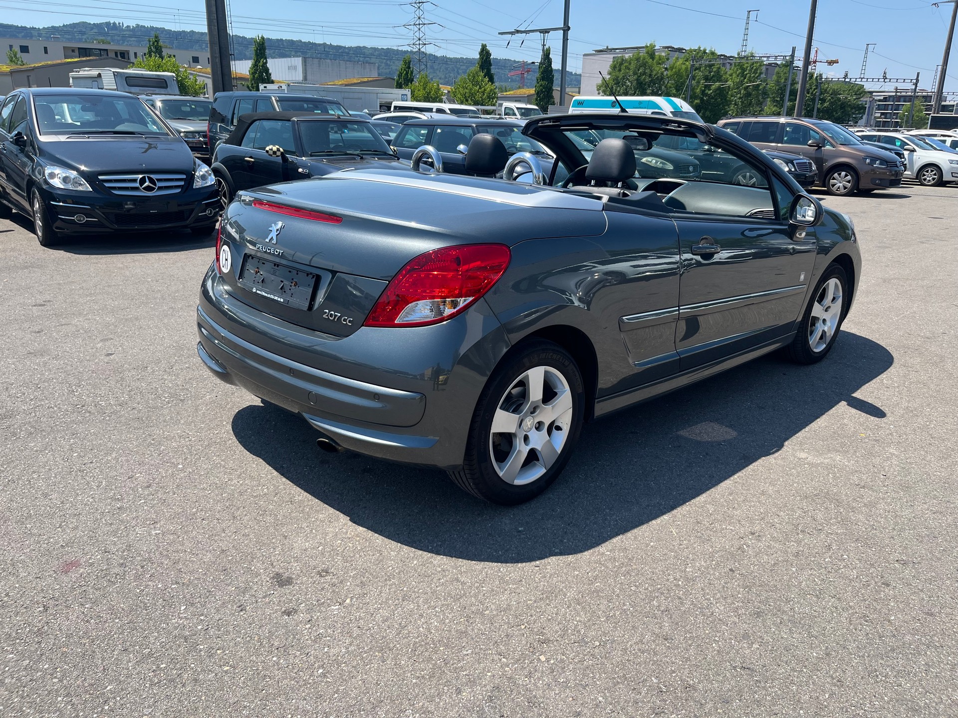 PEUGEOT 207 CC 1.6 16V Turbo Swiss Edition-image-10
