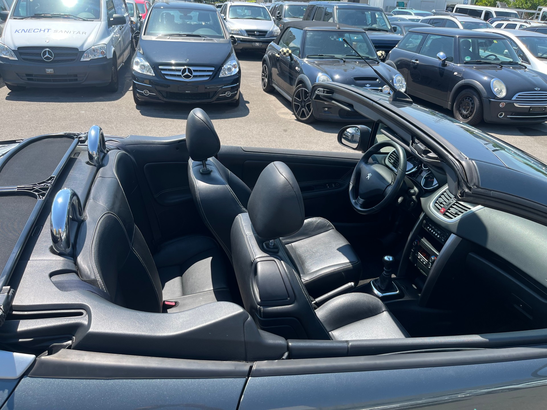 PEUGEOT 207 CC 1.6 16V Turbo Swiss Edition-image-7