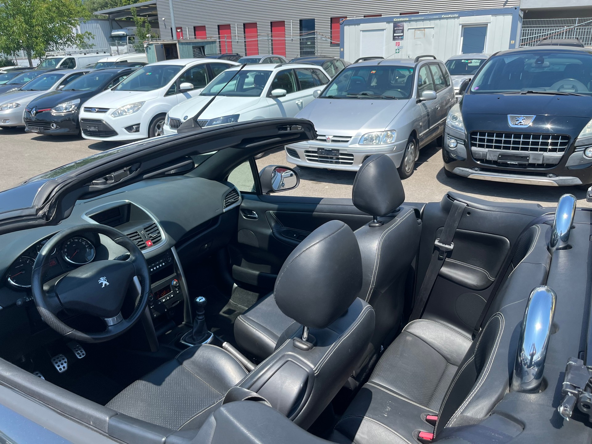 PEUGEOT 207 CC 1.6 16V Turbo Swiss Edition-image-8