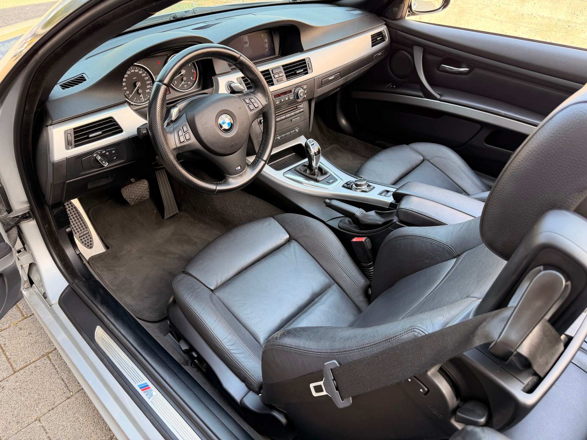 BMW 335i Cabriolet DSG-image-12