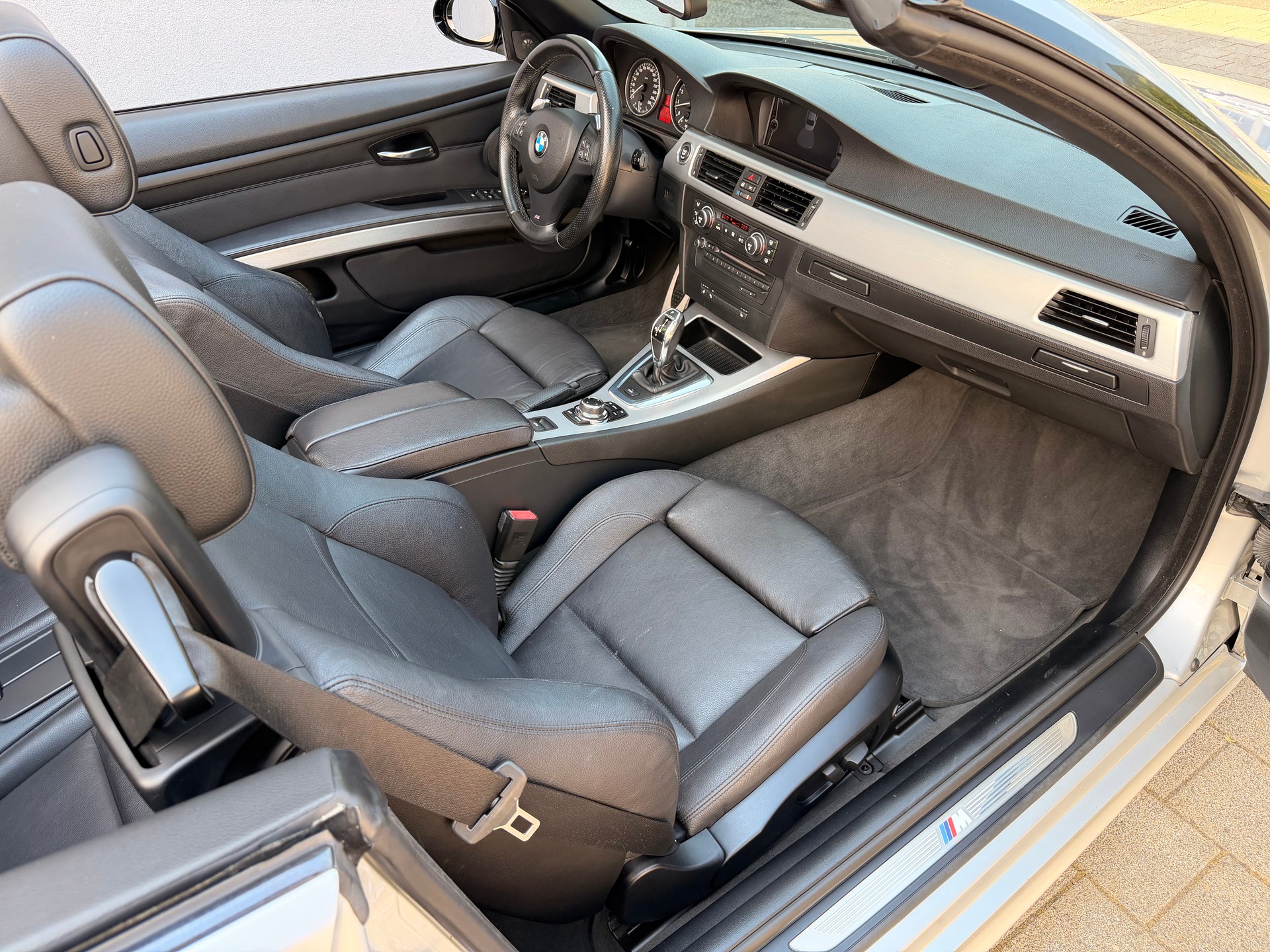 BMW 335i Cabriolet DSG-image-18