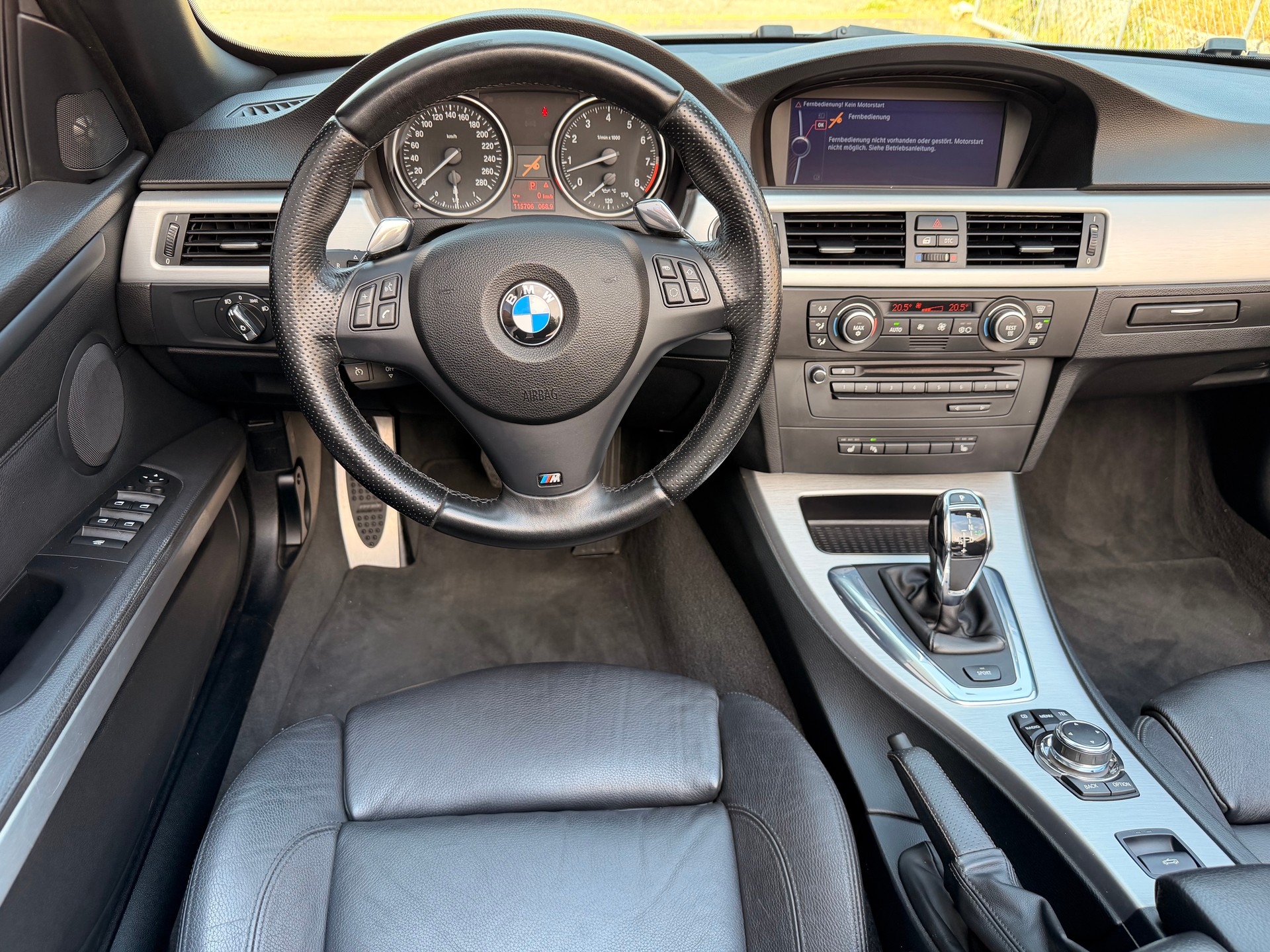 BMW 335i Cabriolet DSG-image-15