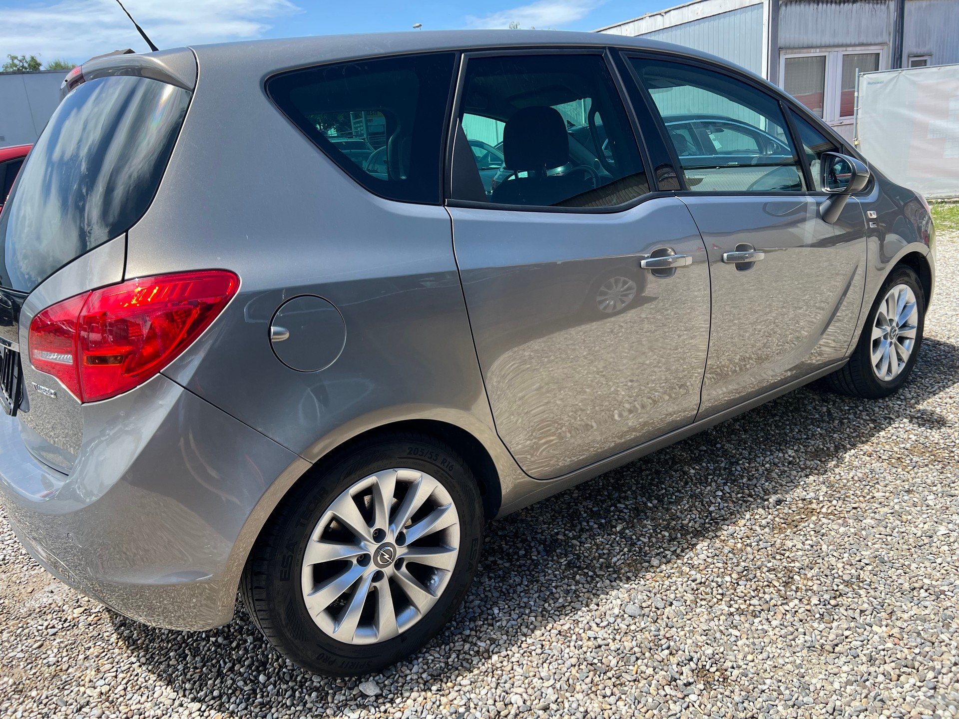 OPEL Meriva 1.4 Turbo Color Edition-image-4