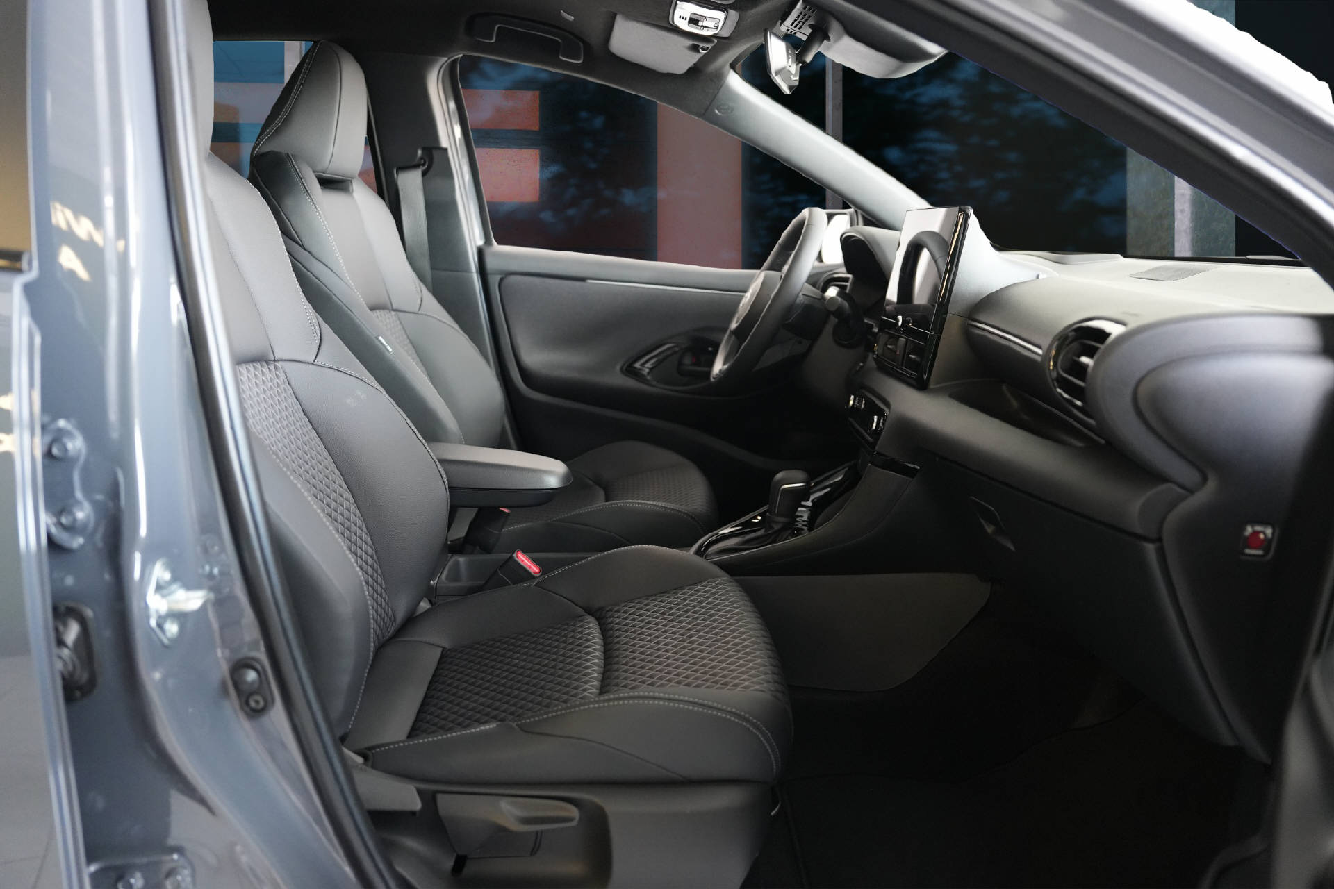 TOYOTA Yaris 1.5 VVT-i HSD Premium-image-8