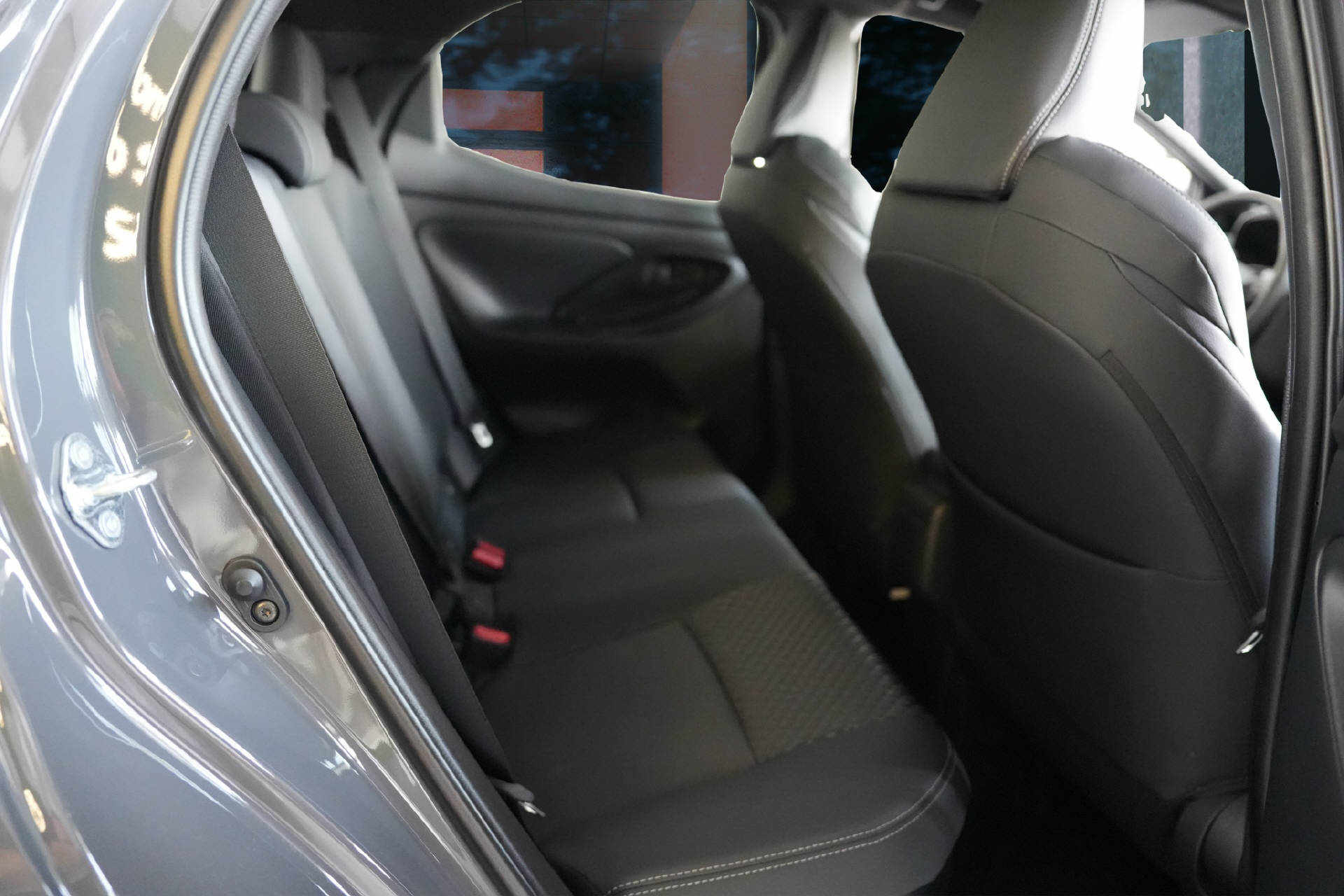 TOYOTA Yaris 1.5 VVT-i HSD Premium-image-9