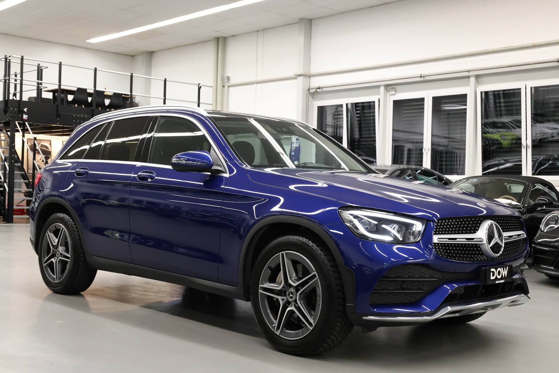 MERCEDES-BENZ GLC 220 d AMG Line 4m-showroom-element-1