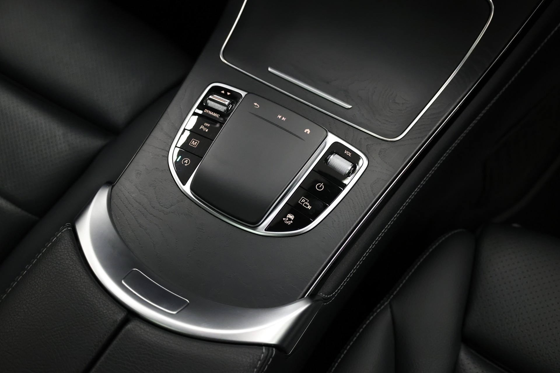 MERCEDES-BENZ GLC 220 d AMG Line 4m-image-19