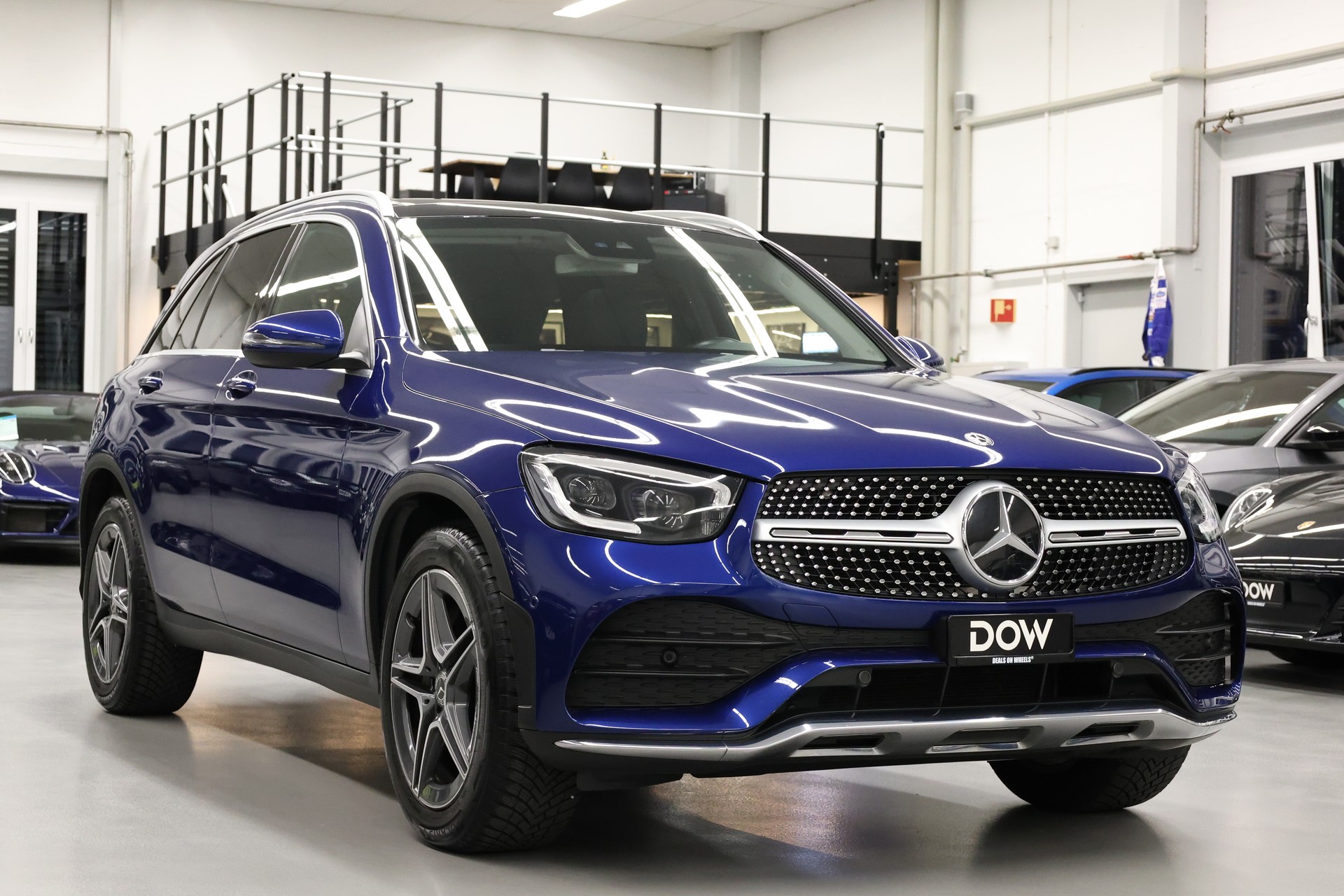 MERCEDES-BENZ GLC 220 d AMG Line 4m-showroom-element-3