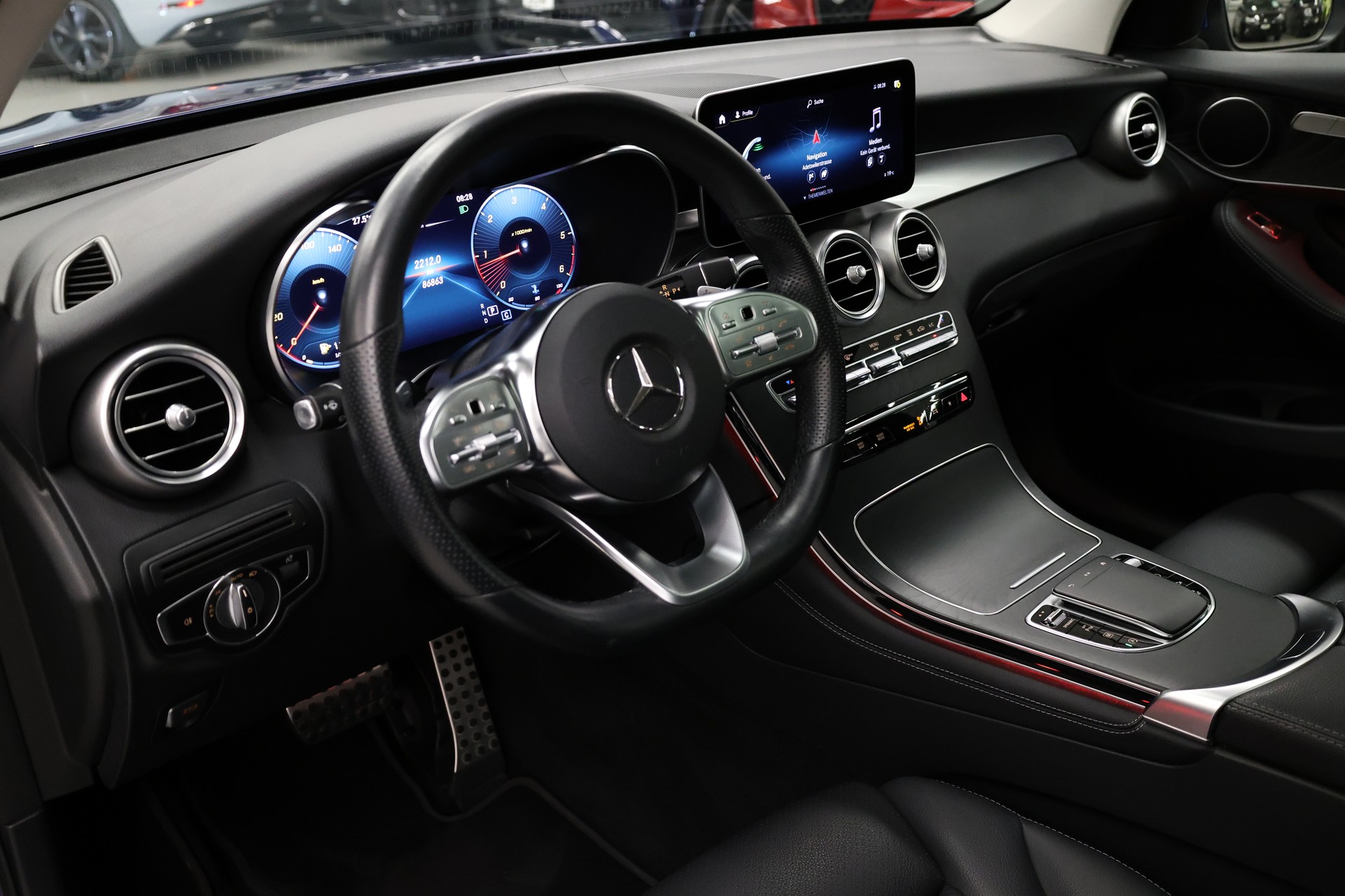 MERCEDES-BENZ GLC 220 d AMG Line 4m-image-16