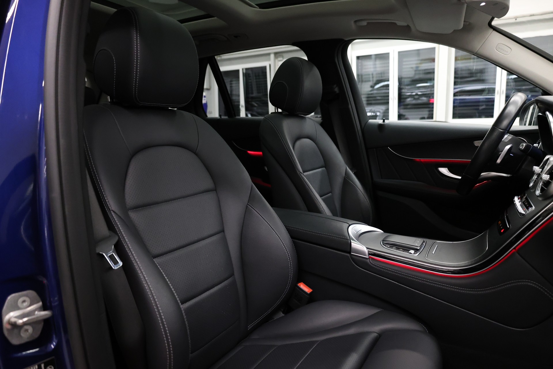 MERCEDES-BENZ GLC 220 d AMG Line 4m-image-15