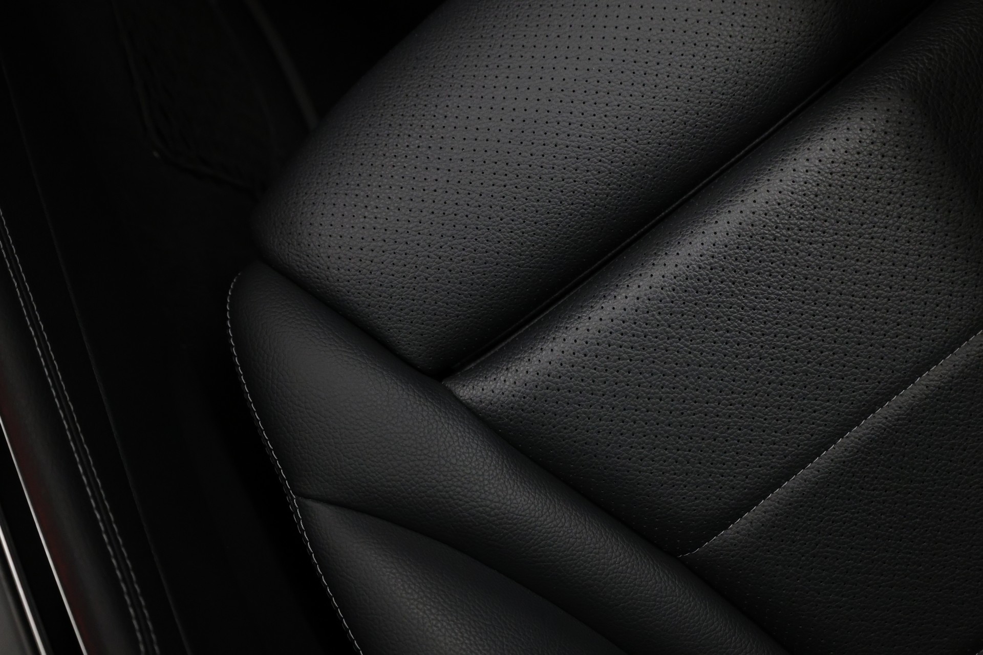 MERCEDES-BENZ GLC 220 d AMG Line 4m-image-24