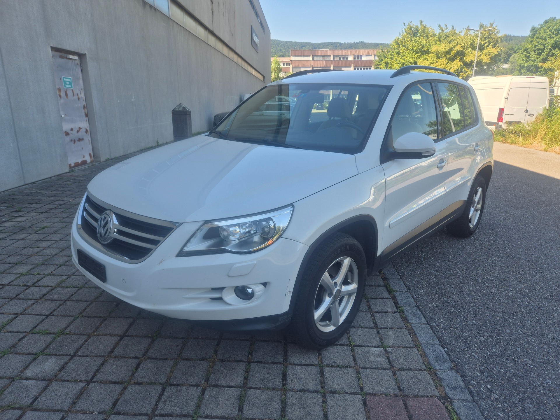 VW Tiguan 2.0 TDI Track&Field Tiptronic-image-2