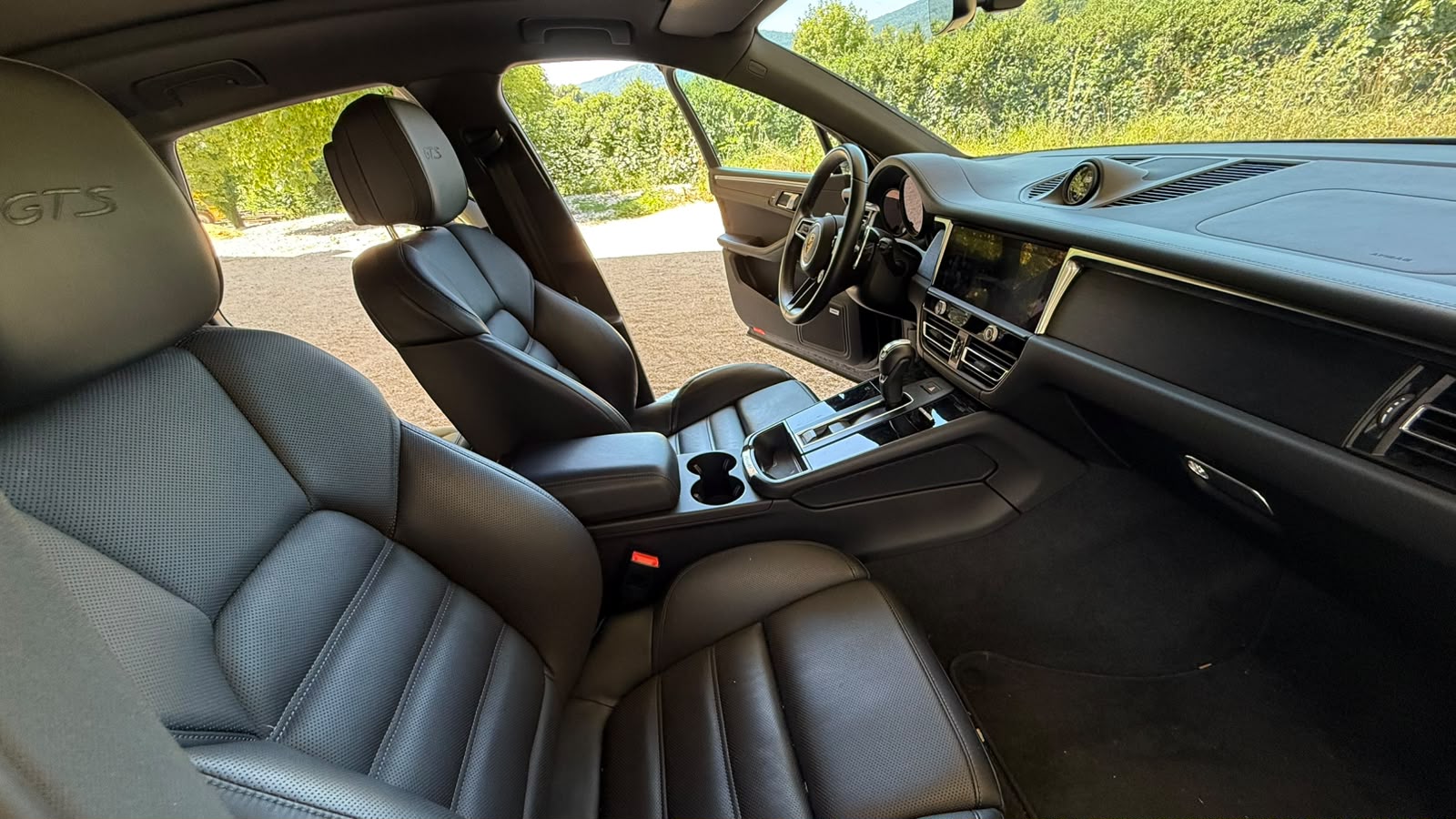 PORSCHE MACAN GTS-image-2