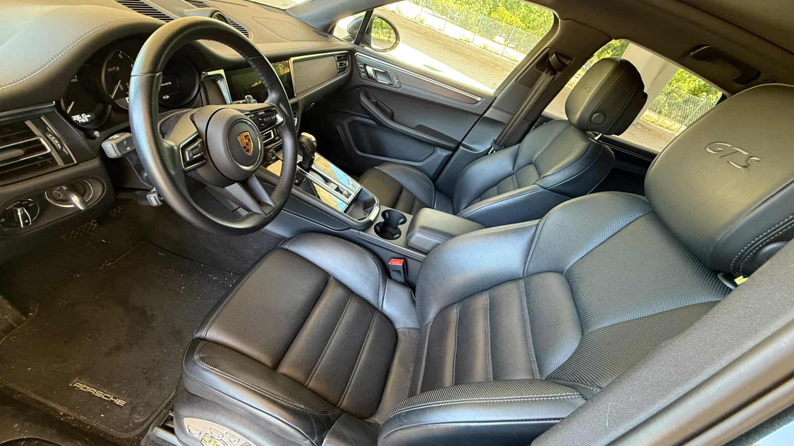 PORSCHE MACAN GTS-image-4