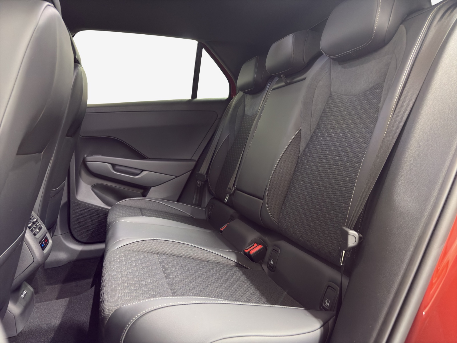 VW T-Roc 1.5 eTSI mHEV R-Line DSG-image-11