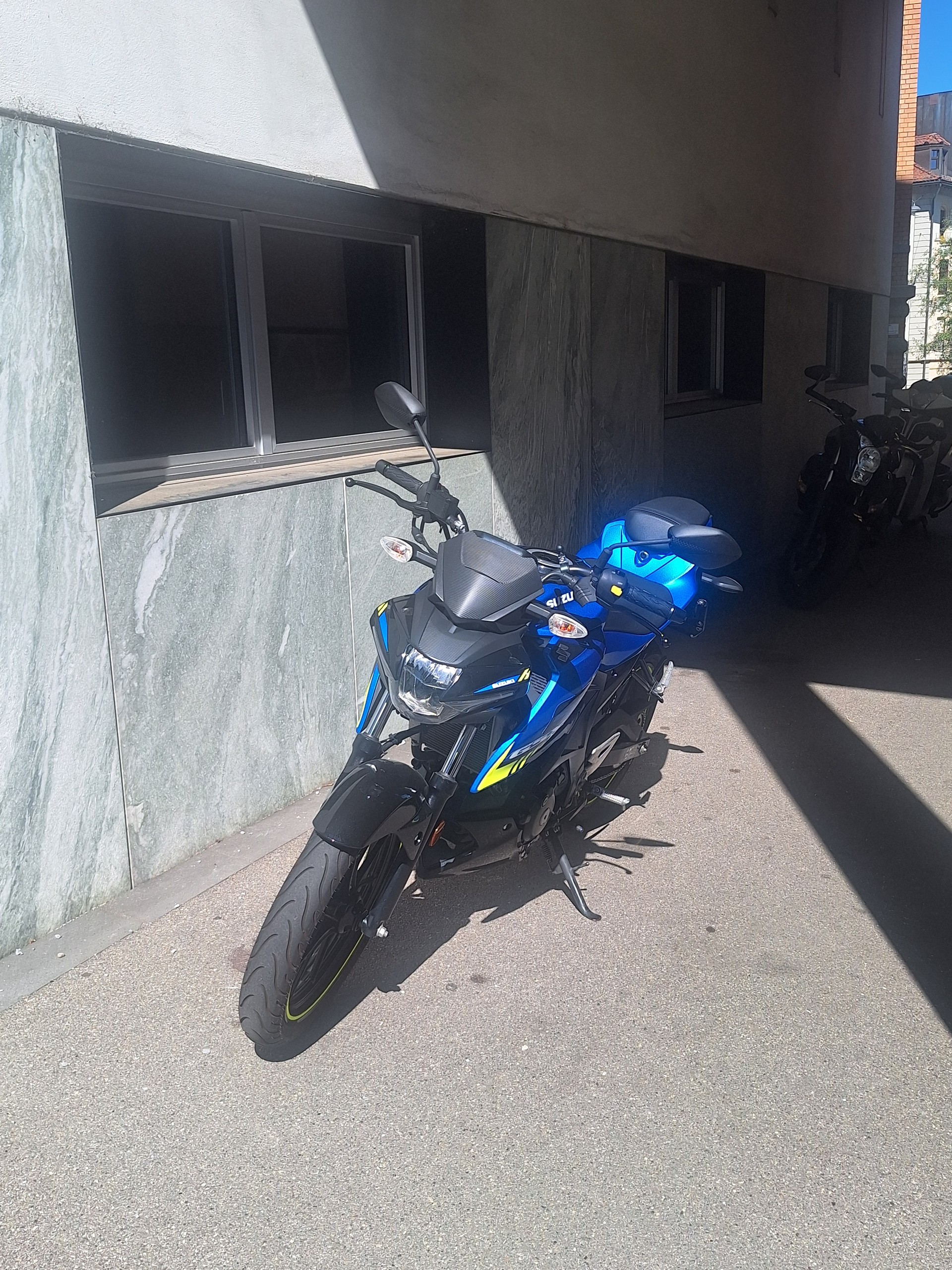 SUZUKI GSX-S 125-image-2