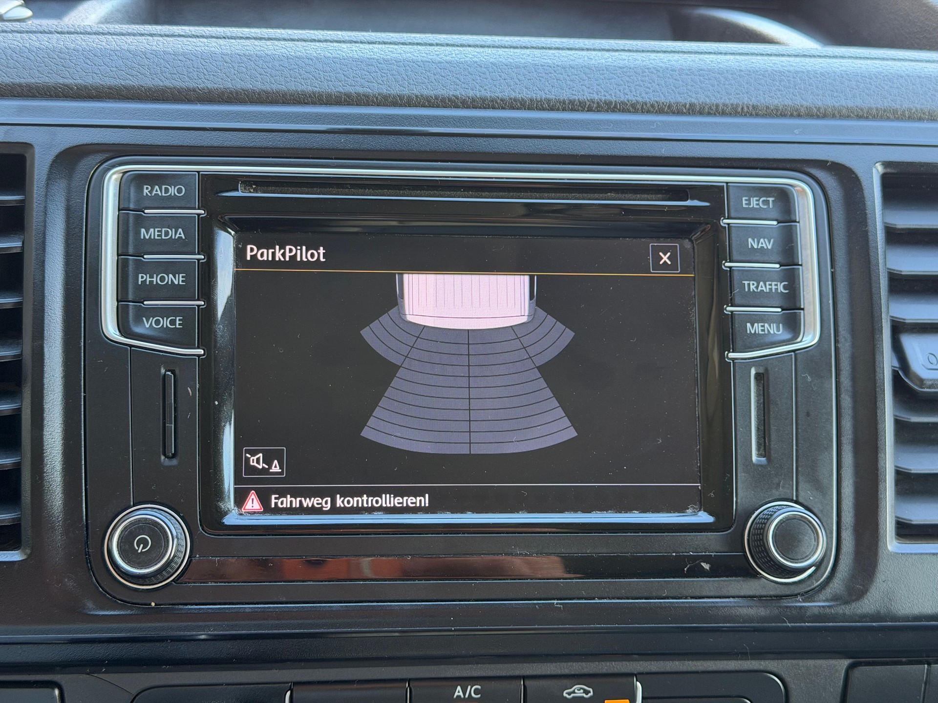 VW T6 2.0 TDI DSG | Frisch ab MFK | Frisch ab Service | Navi | Parksensoren | Klima | Dachträger-image-11