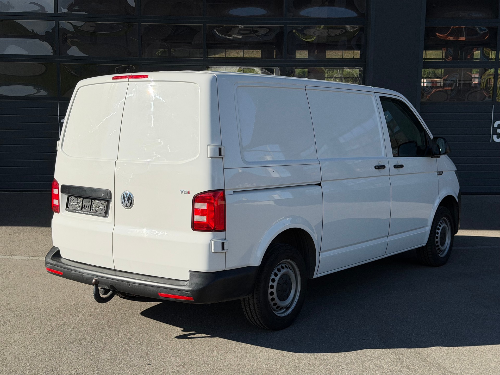 VW T6 2.0 TDI DSG | Frisch ab MFK | Frisch ab Service | Navi | Parksensoren | Klima | Dachträger-image-4