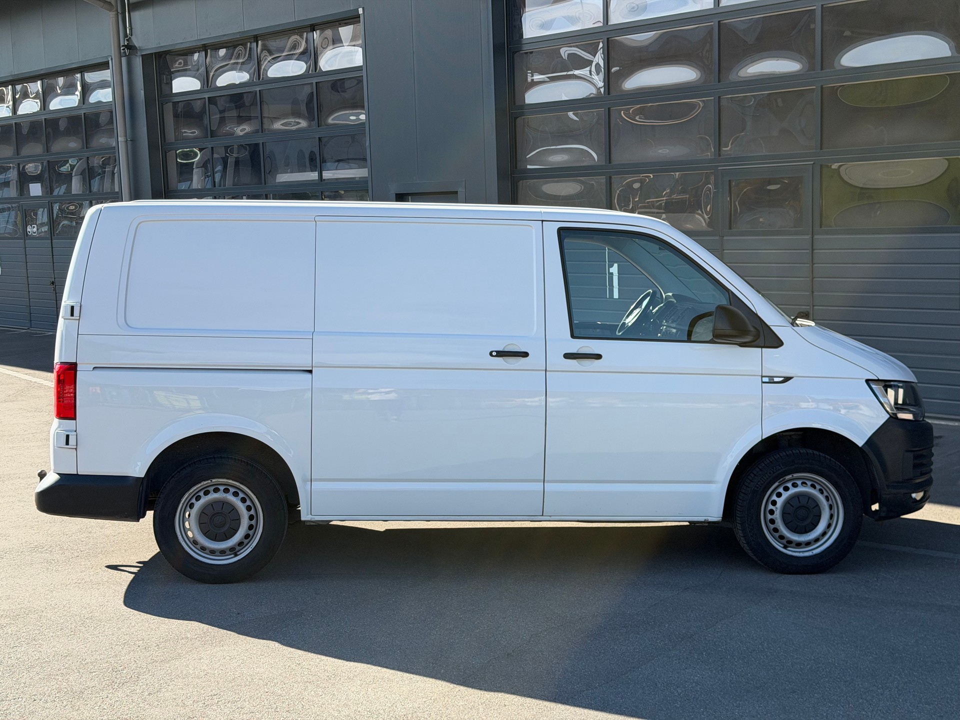 VW T6 2.0 TDI DSG | Frisch ab MFK | Frisch ab Service | Navi | Parksensoren | Klima | Dachträger-image-7
