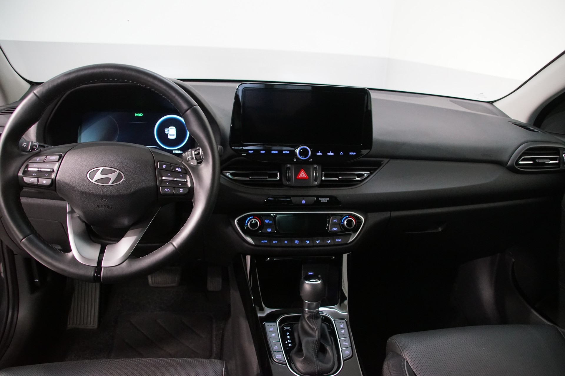 HYUNDAI i30 1.5 T-GDi Vertex 48V MH DCT *swiss*-image-13