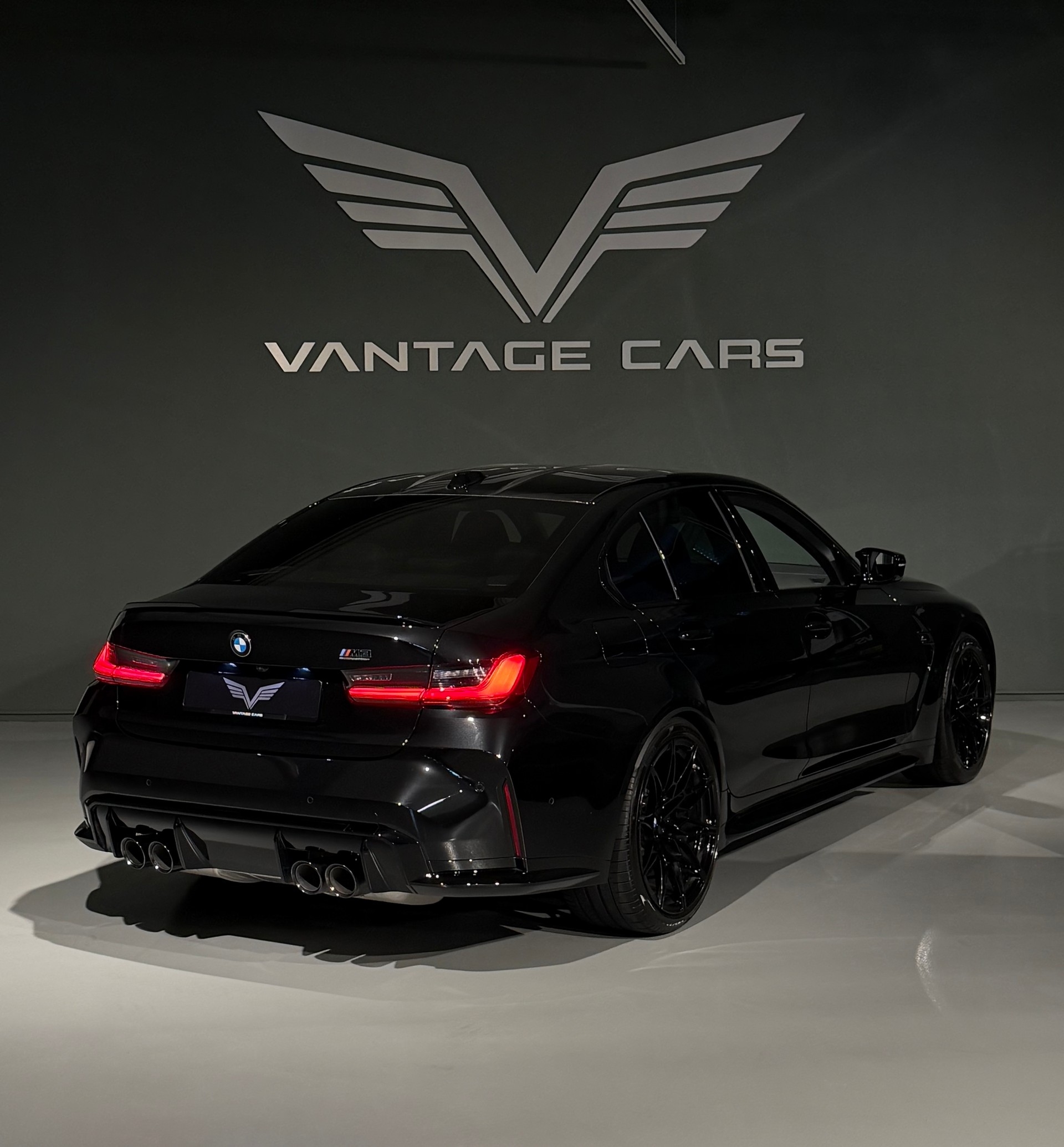 BMW M3 Competition xDrive-showroom-element-1