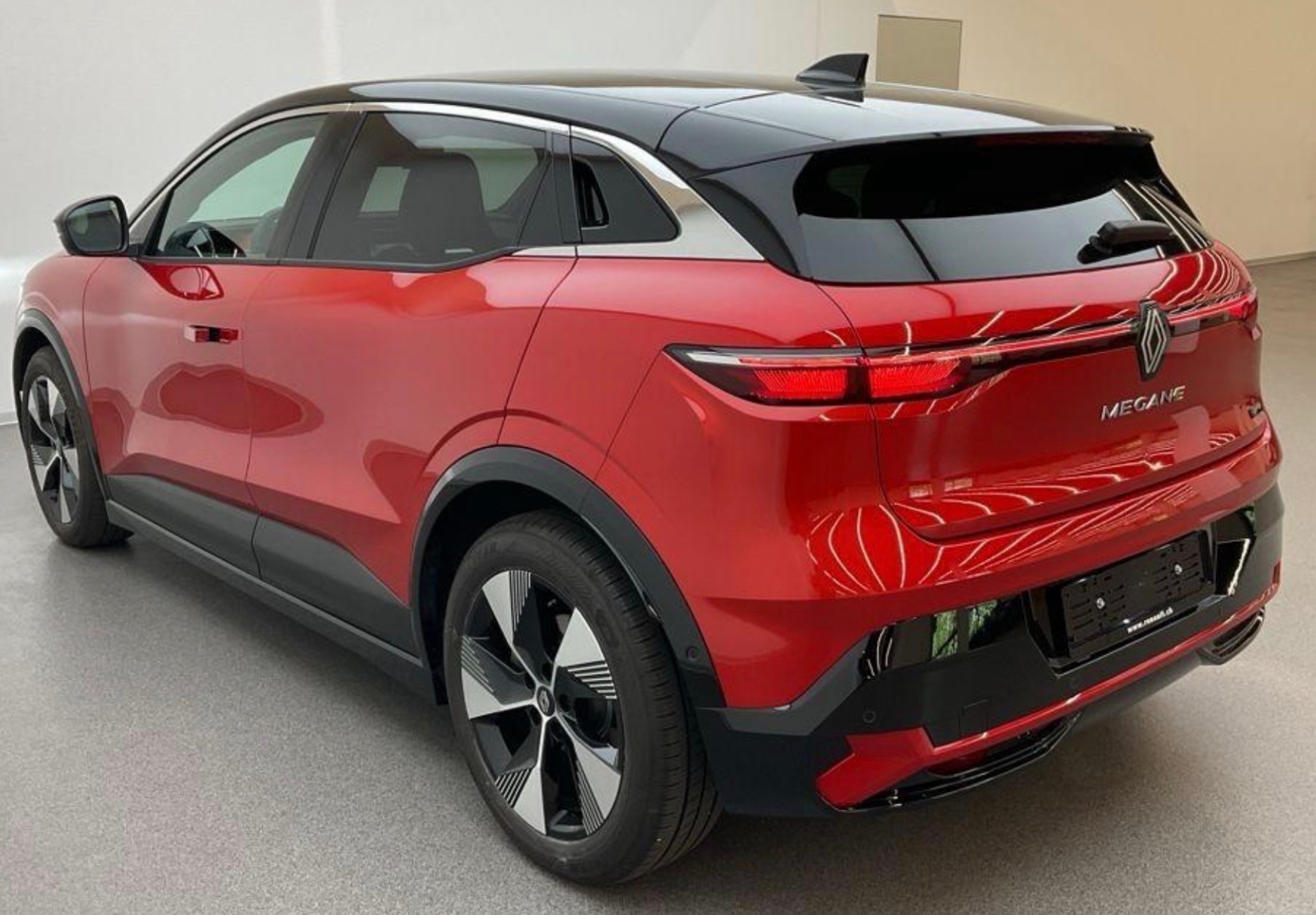 RENAULT Mégane E-TECH EV60 Iconic-image-1