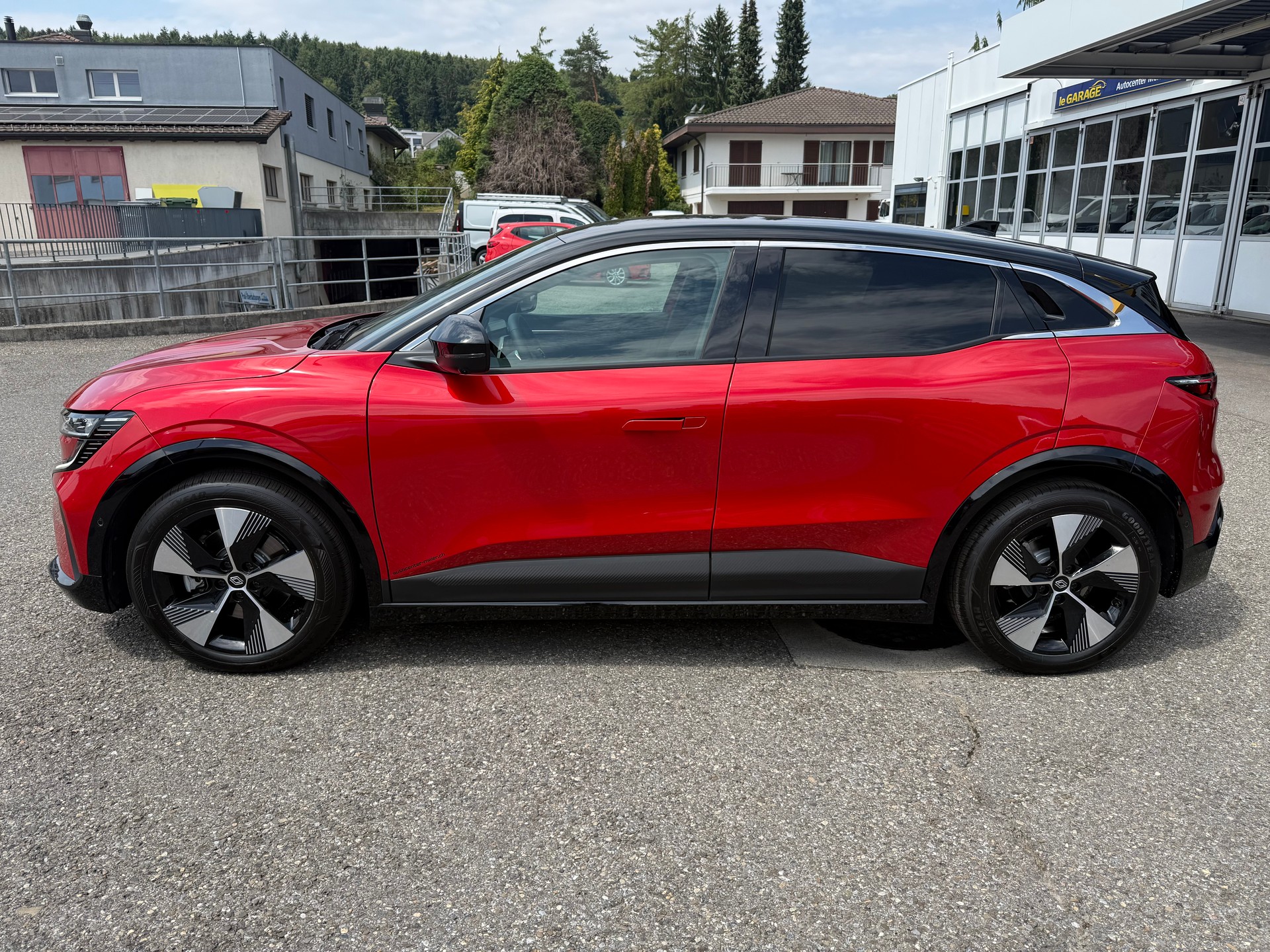 RENAULT Mégane E-TECH EV60 Iconic-showroom-element-2