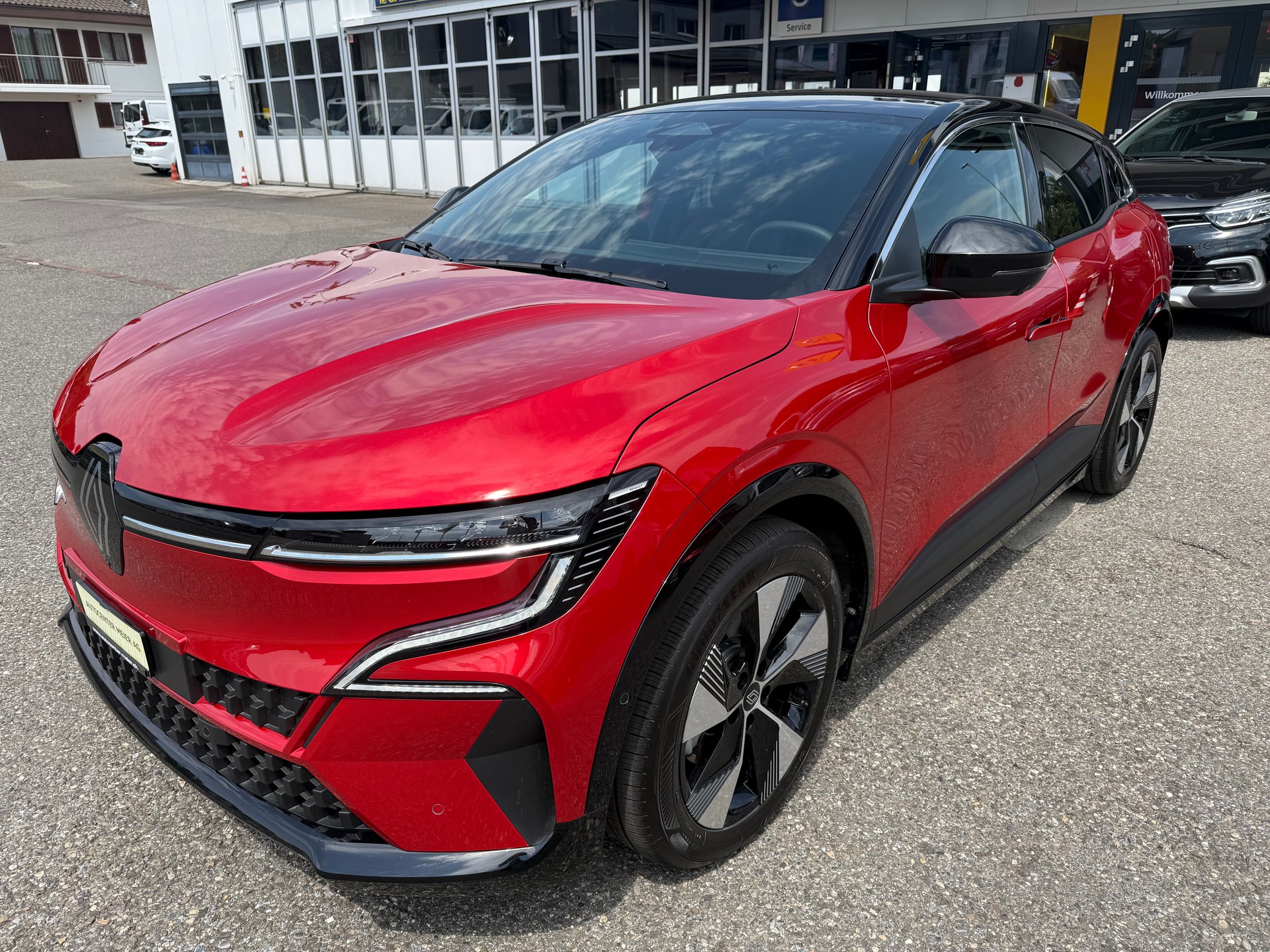 RENAULT Mégane E-TECH EV60 Iconic-showroom-element-1