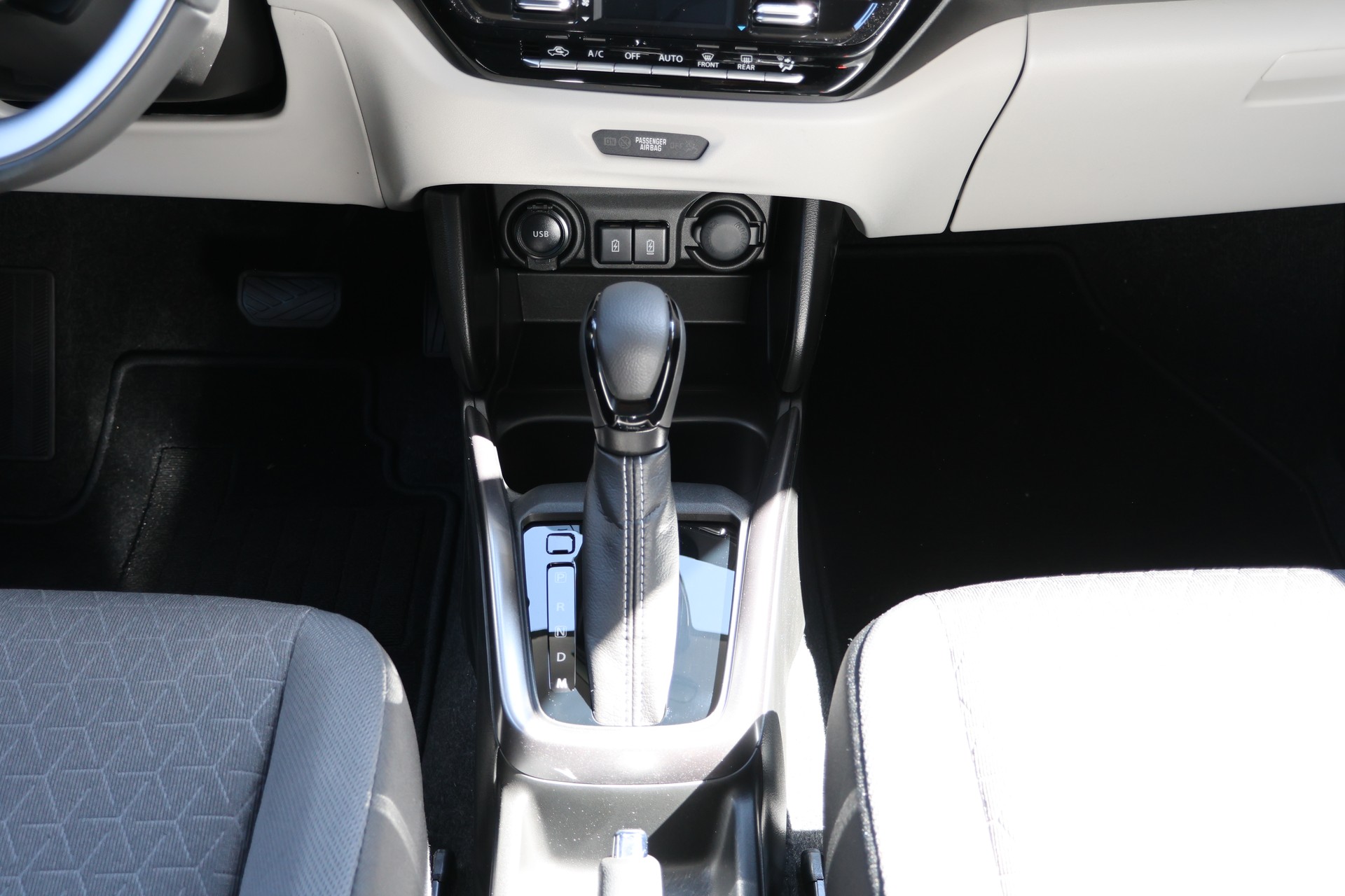 SUZUKI Swift 1.2 Sakura Top Hybrid Automat-image-9