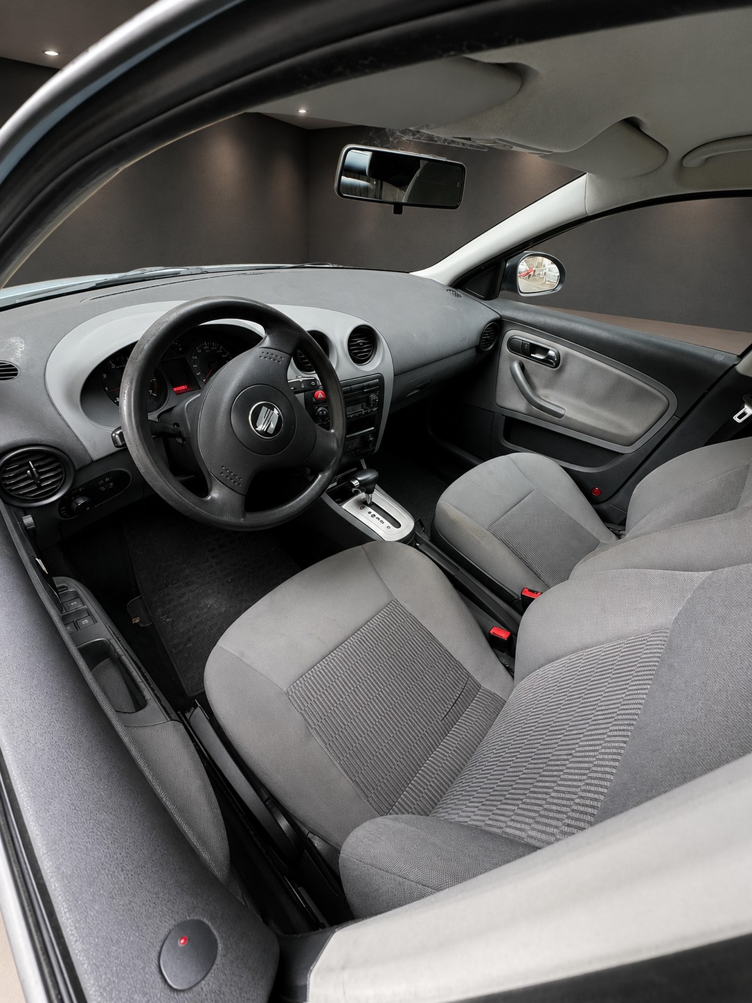 SEAT IBIZA-image-5