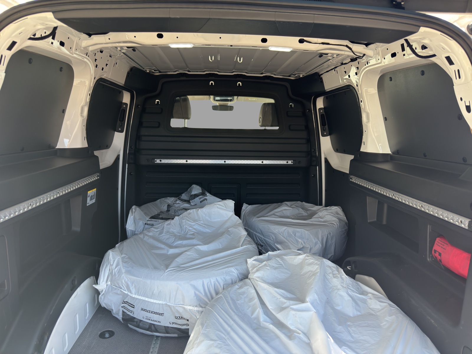 VW ID. Buzz Cargo Pro 4Motion-image-14