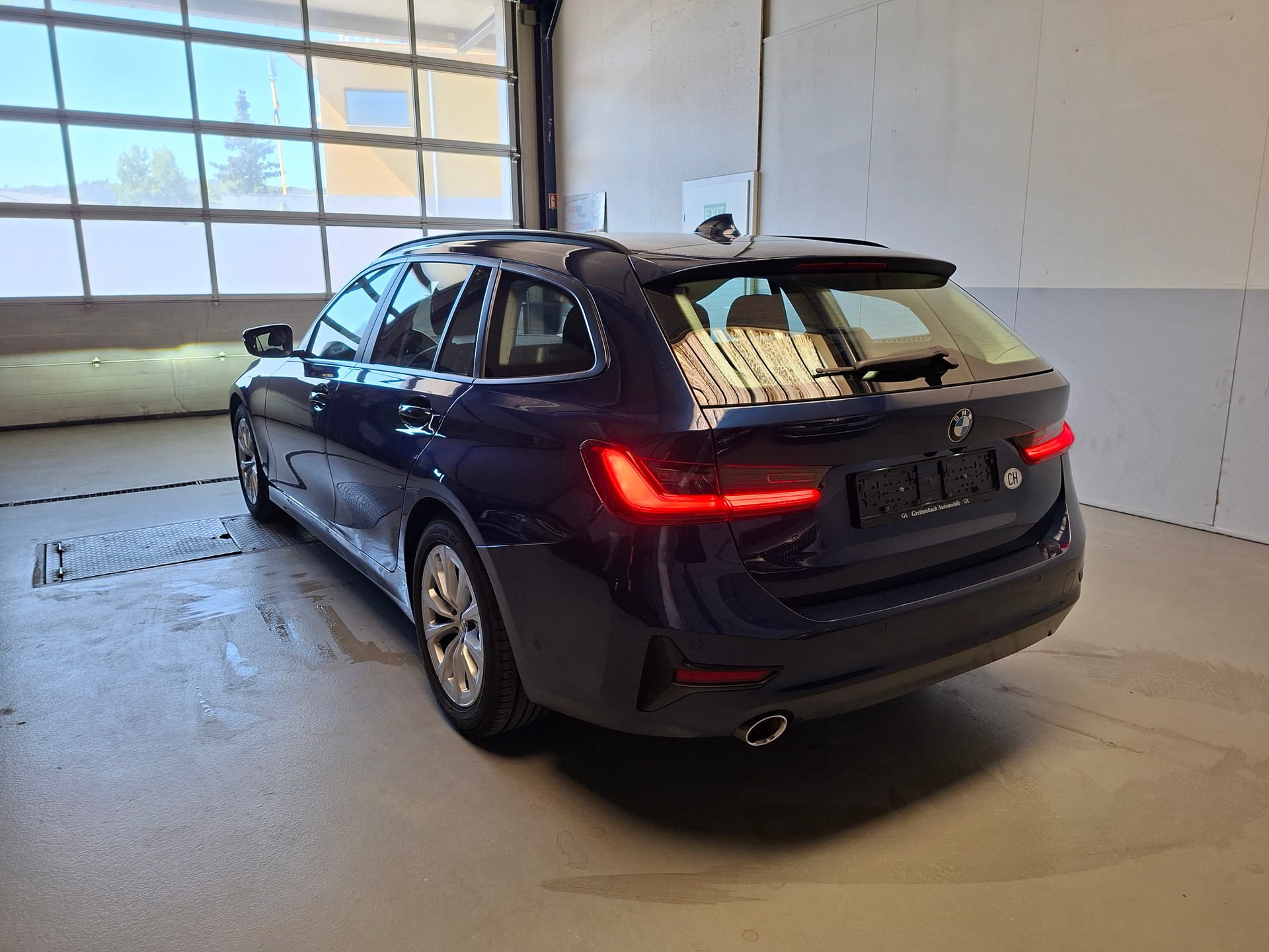 BMW 320d xDrive Touring Steptronic-image-5