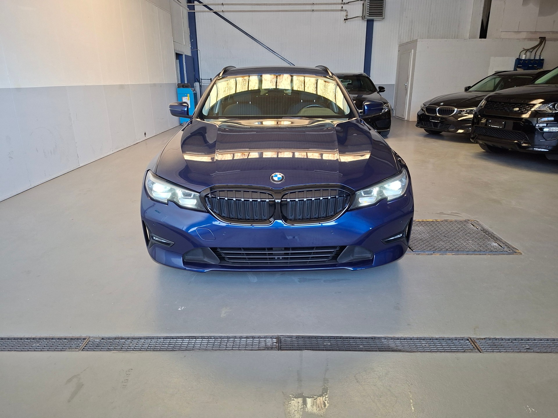BMW 320d xDrive Touring Steptronic-image-2