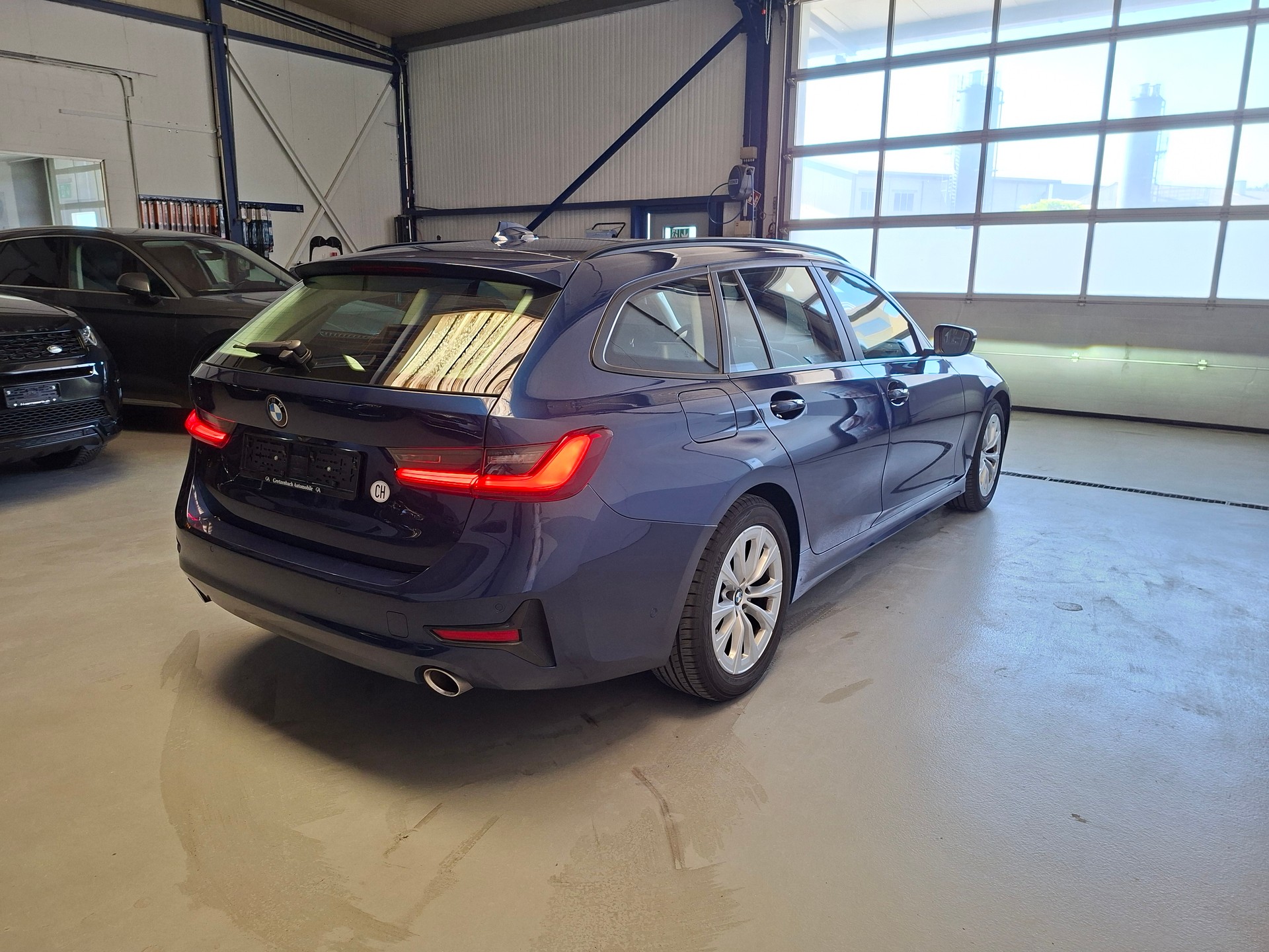BMW 320d xDrive Touring Steptronic-image-4