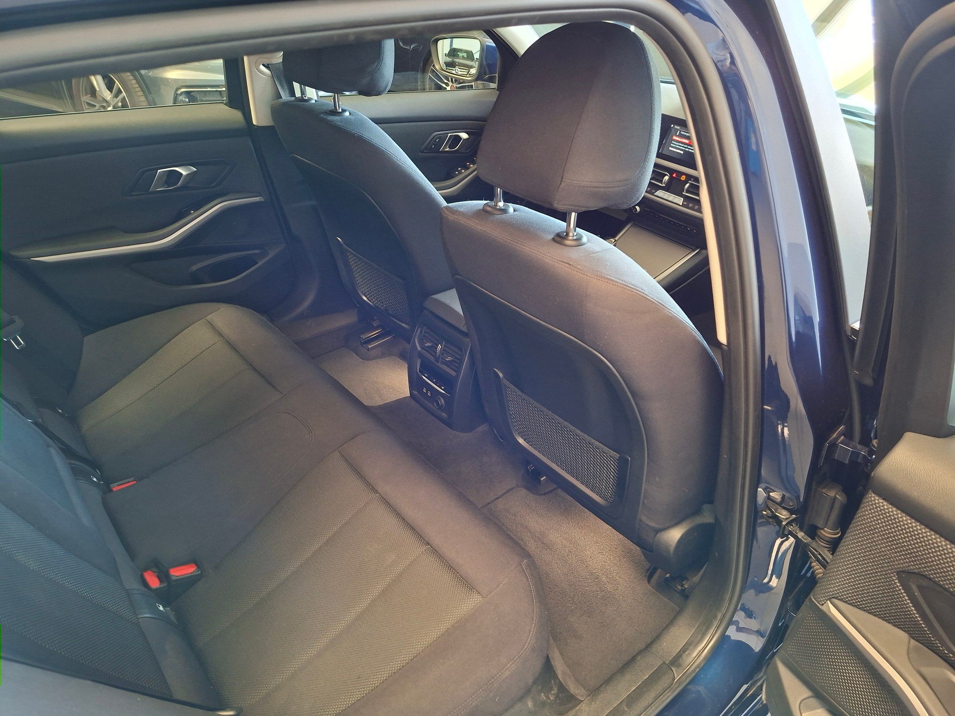 BMW 320d xDrive Touring Steptronic-image-14